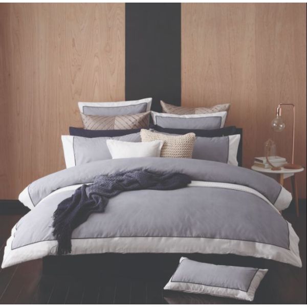 V107-ESSNAQCS4-218476-00 Logan & Mason Essex Bed Navy King Quilt Cover Set - Image 1