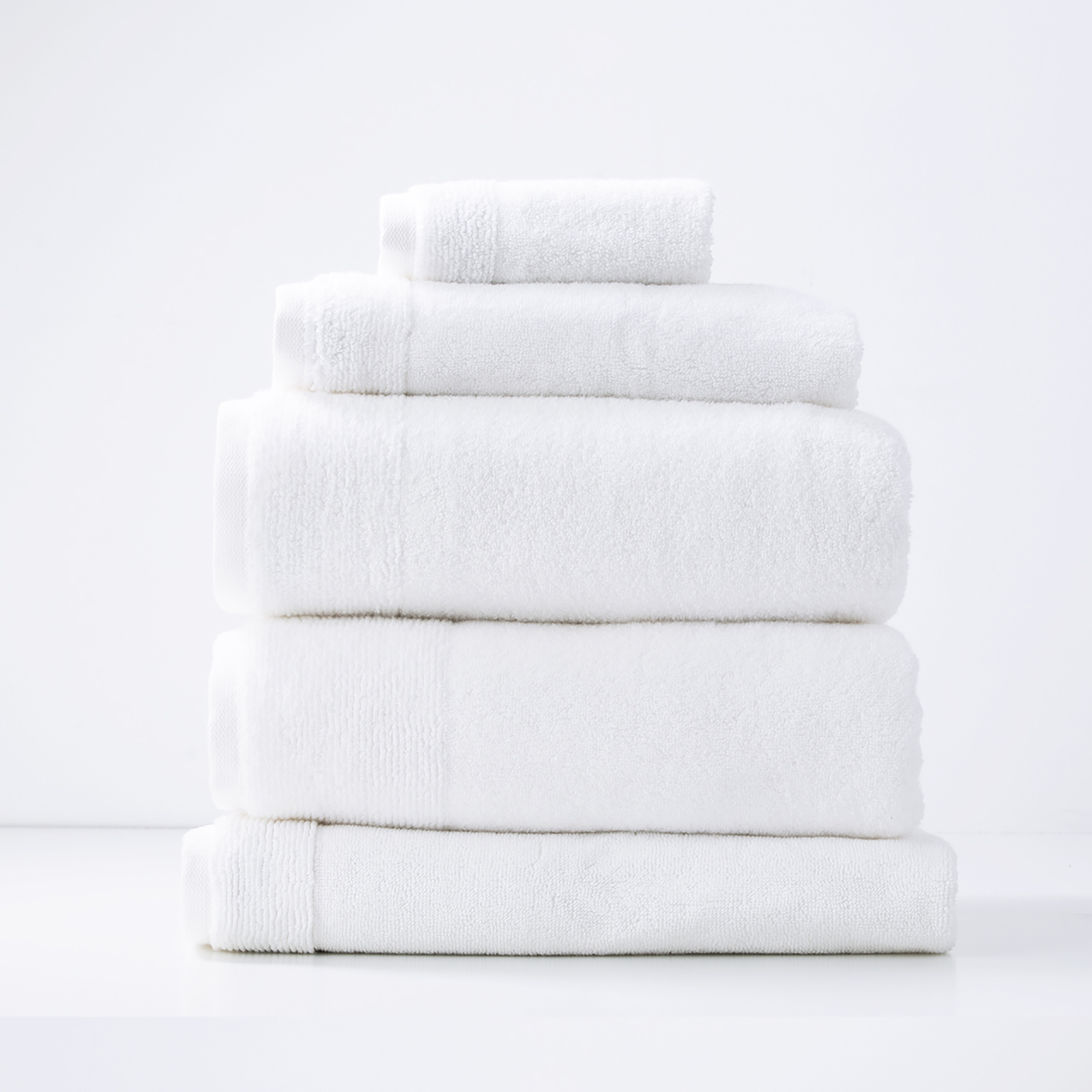 V107-SH314260-196368-00 Aireys 650 GSM Zero Twist 5 Piece Bath Snow Towel by Renee Taylor - Image 1
