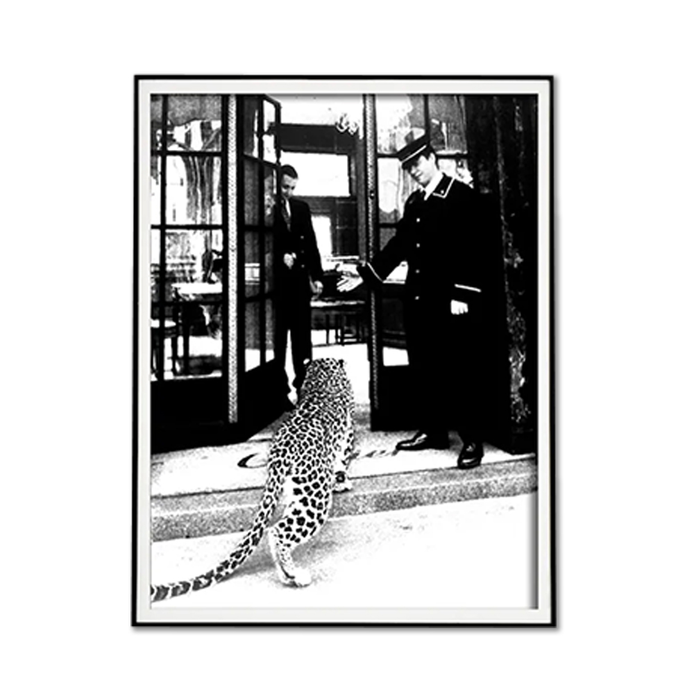 V207-2255-006-183811-00 Wall Art 80cmx120cm Luxury Brand Leopard Jewelry Shop Poster, Black Frame Canvas - Image 1