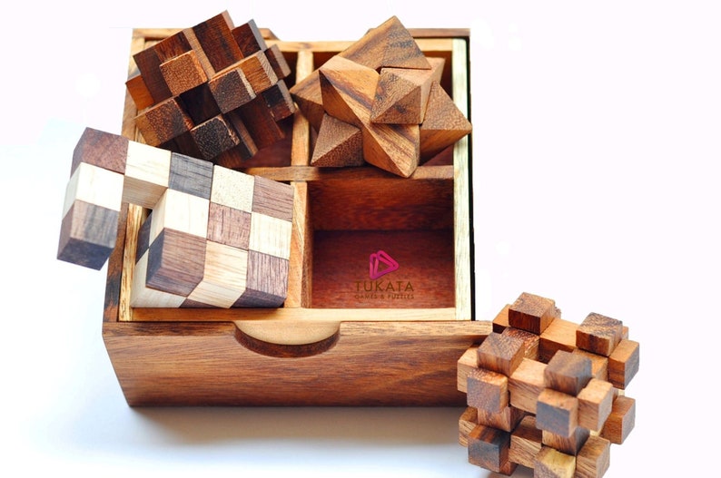 V277-IBWP-190216-00 4 individual brainteaser wooden puzzles in a gift wooden box - Image 1