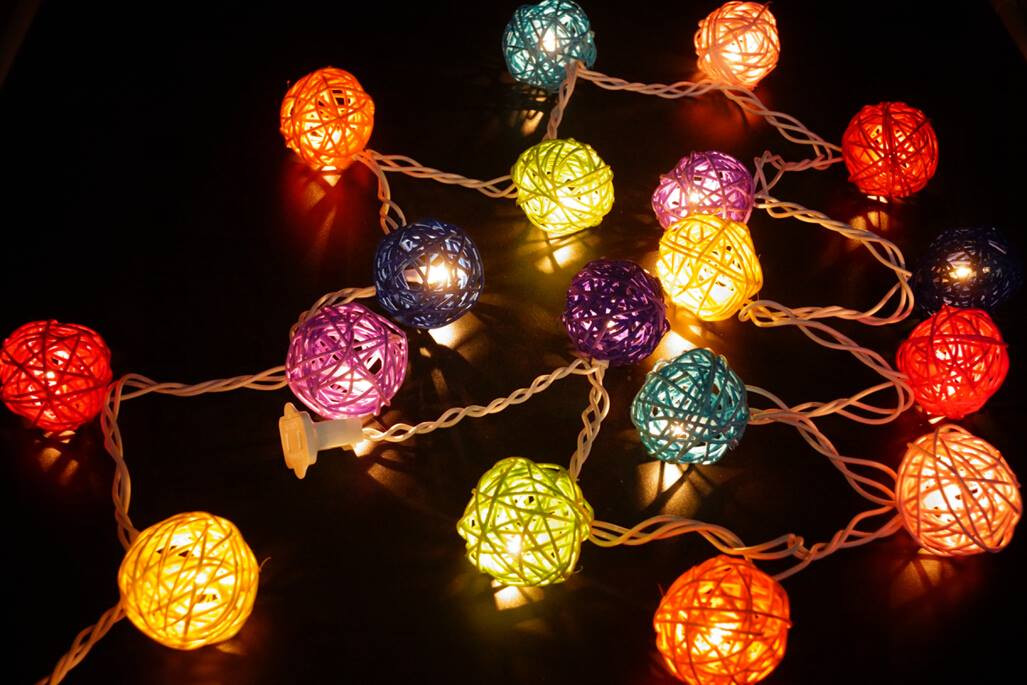 V382-MULTICOLRATTBALLBATT50-202504040941-00 1 Set of Multi Coloured 5cm Rattan Cane 50 Ball Battery Powered LONG 5m String Lights Christmas Gift Home Wedding Party Bedroom Decoration Table Centrepiece - Image 1