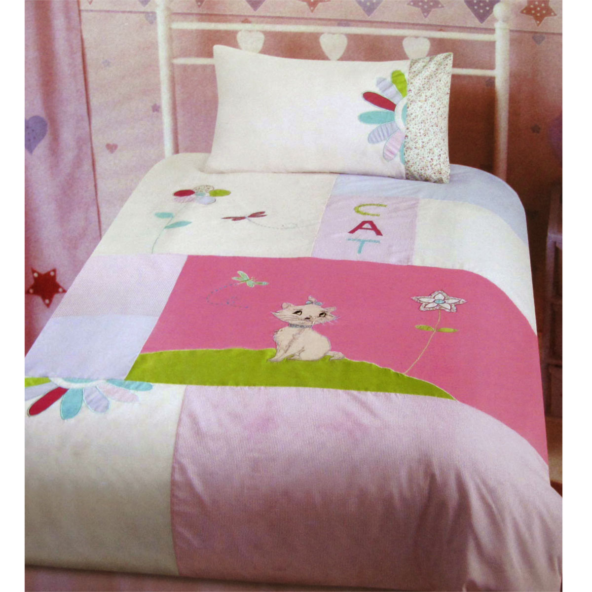 V442-ABR-QUILTCS-KITTY-PINK-SB-97299-00 Kitty Cat Embroidered Quilt Cover Set Single - Image 1