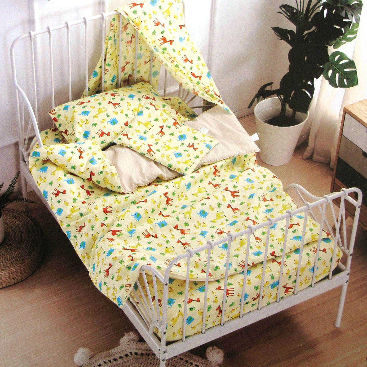 V442-ABR-SHEETS-MMUNITEDANIMAL-YELLOW-CT-96793-00 United Animal Kingdom Baby 100% Cotton Printed Sheet Set Cot Size - Image 1