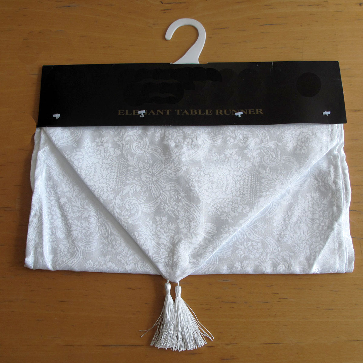 V442-ABR-TABLER-DAMASK90CM-WHITE-RE-96996-00 Damask White Elegant Polyester Jacquard Table Runner 38 x 90 cm - Image 1