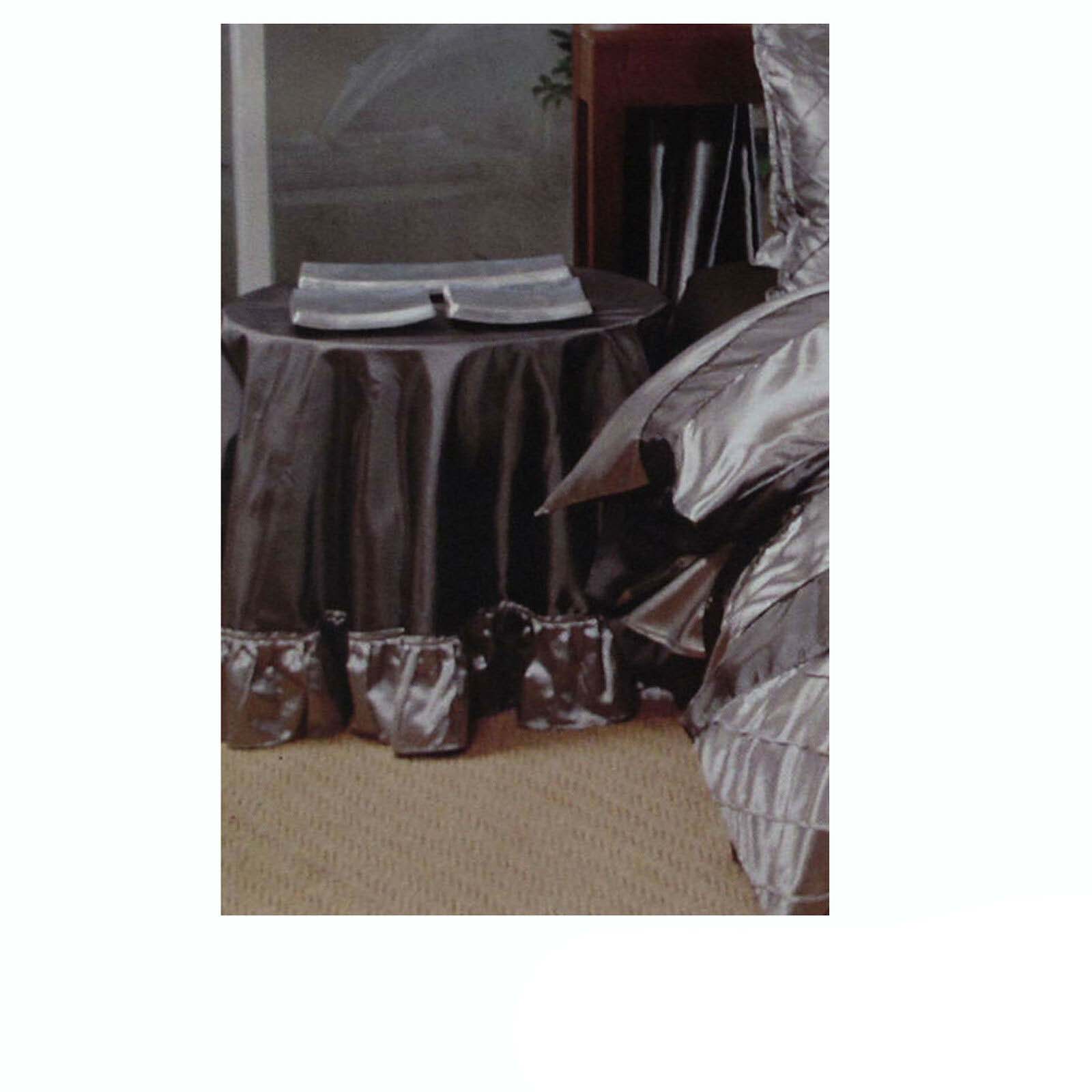 V442-END-TABLEC-CALEDONIA-BLACK-RD-98755-00 Boudoir Caledonia Black Silver Round Tablecloth - Image 1