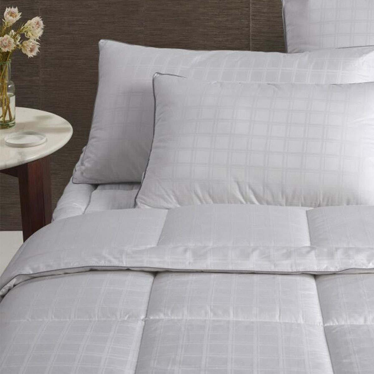 V442-HIN-QUILT-DELUXEHOTEL-WHITE-SB-186212-00 Accessorize Deluxe Hotel Quilt Single - Image 1