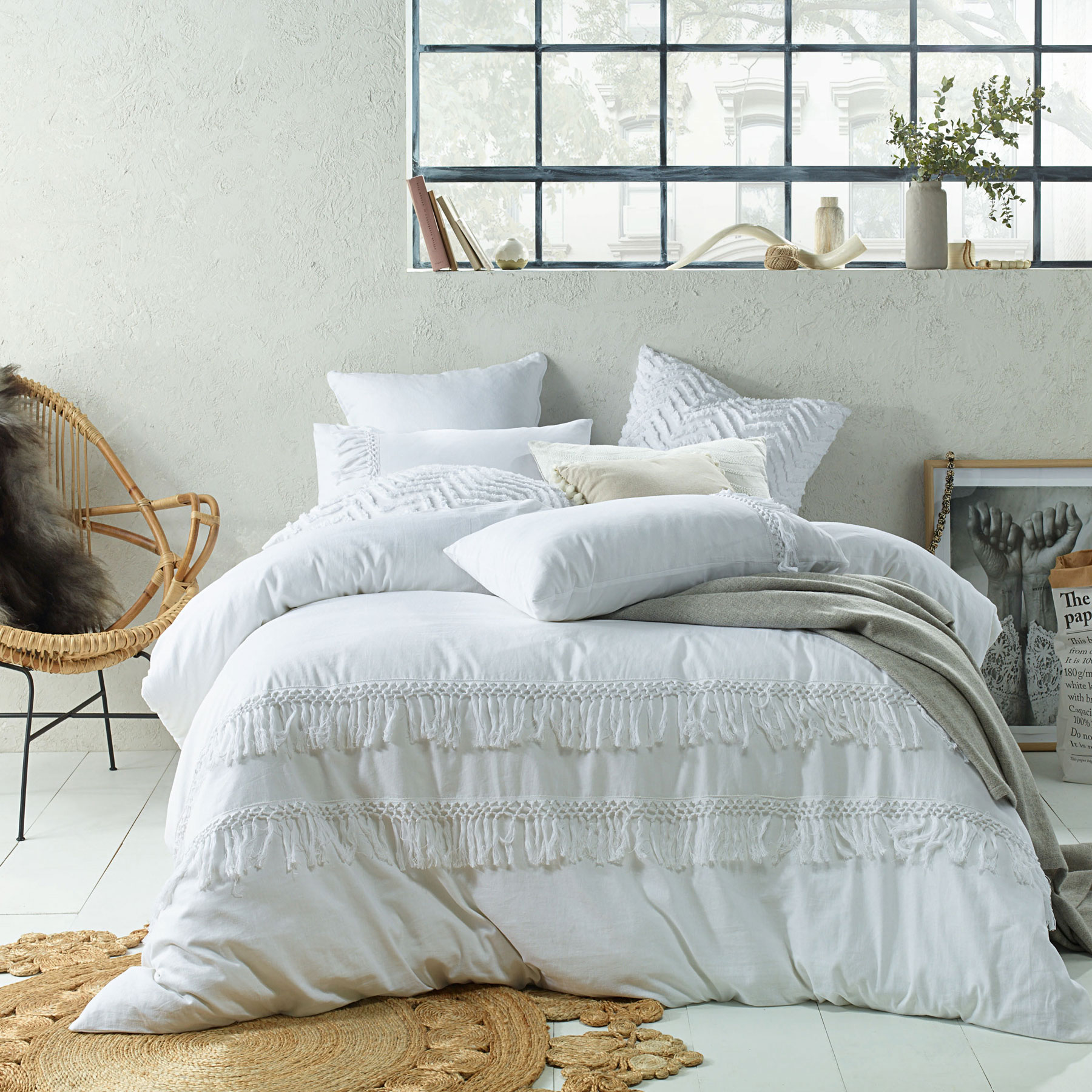 V442-HIN-QUILTCS-TASSELLINENCOTTON-WHITE-QS-83101-00 Accessorize Tassel Quilt Cover Set White Queen - Image 1