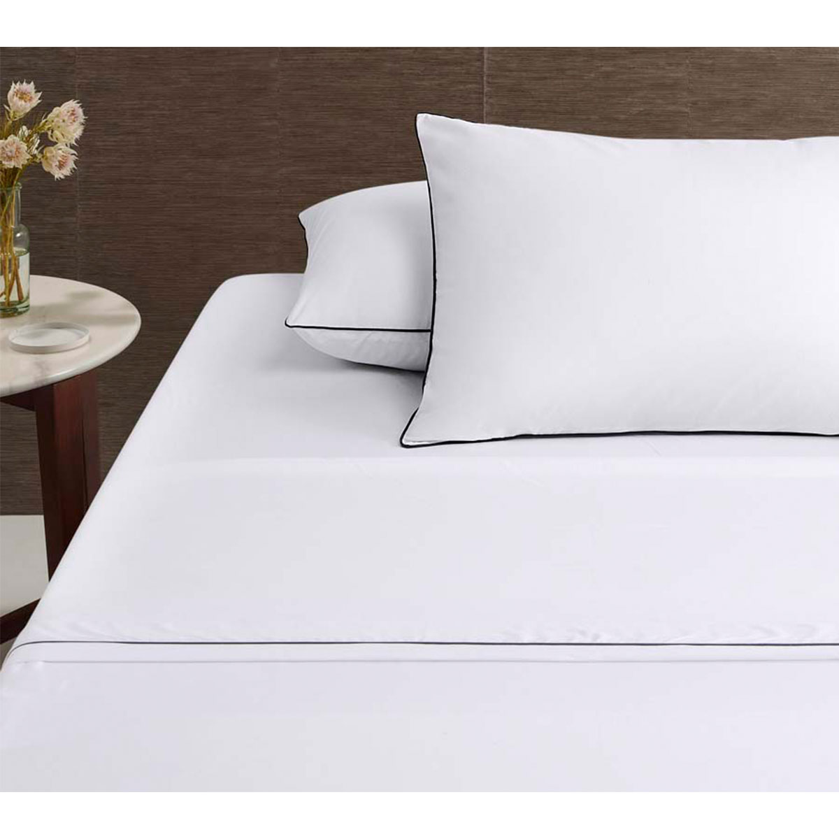 V442-HIN-SHEETS-HOTELPIPED-WHITEBLACK-QS-90069-00 Accessorize White/Black Piped Hotel Deluxe Cotton Sheet Set Queen - Image 1