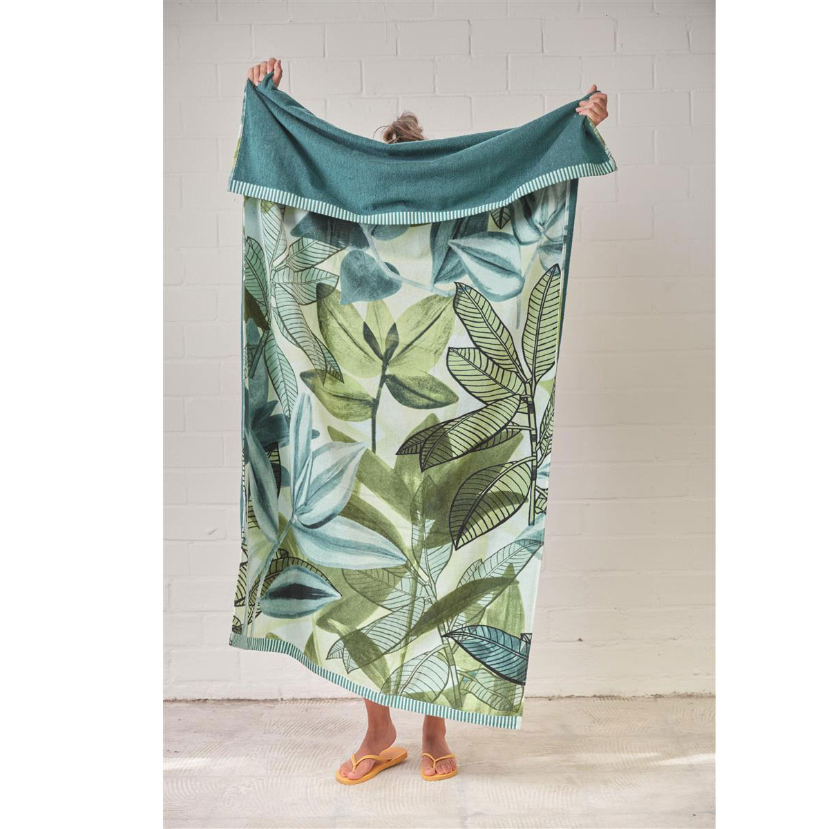 V442-HIN-TOWEL-JUNGLEVIBE-GREEN-RE-82796-00 Bedding House Jungle Vibe Green Cotton Velour Beach Towel - Image 1