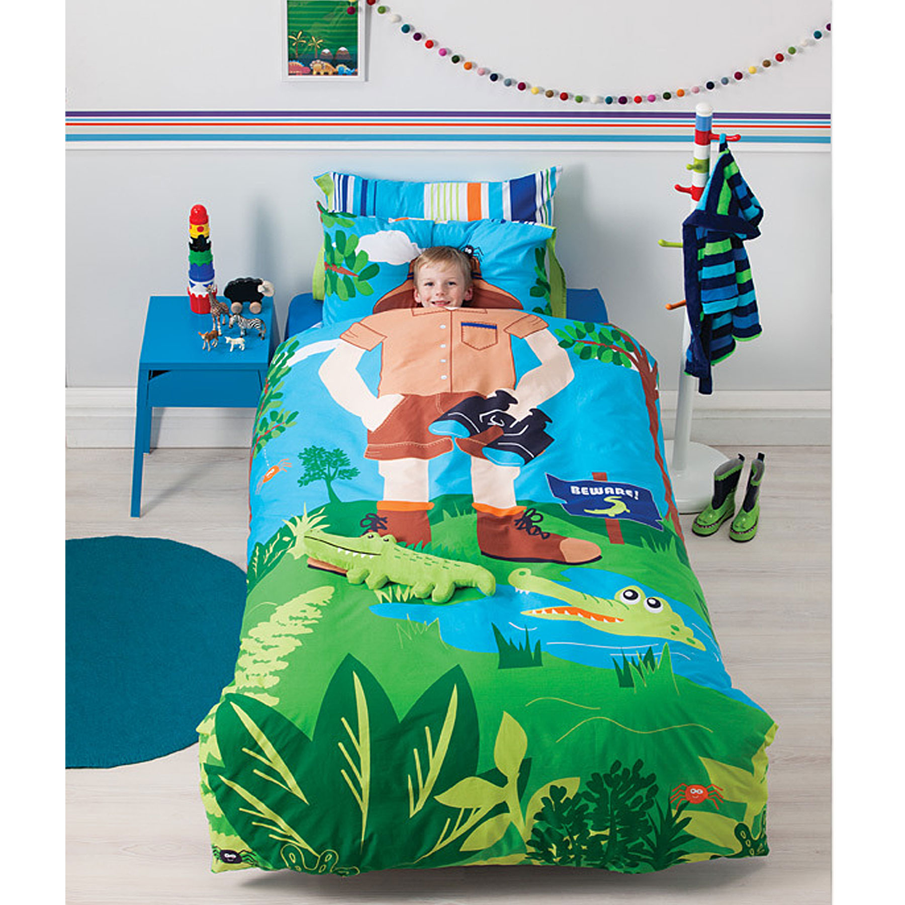 V442-LDE-QUILTCS-CROCHUNTER-GREEN-SB-77865-00 Cubby House Reversible Croc Hunter Quilt Cover Set Single - Image 1