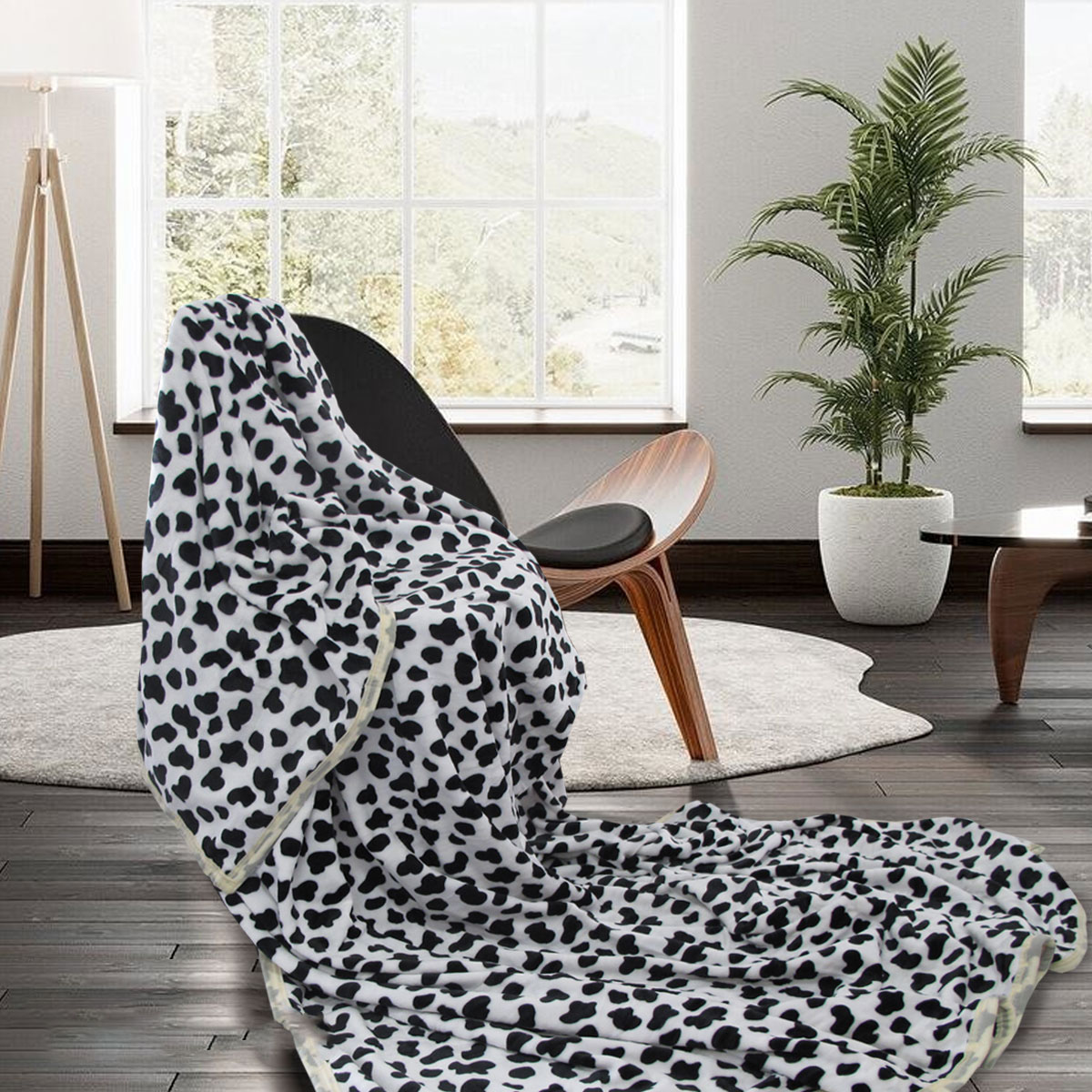 V442-STT-BLANKET-ANIMALDALMATIAN-WHITE-QS-202503241616-00 Animal Pattern Soft Flannel Plush Queen Size Blanket 220 x 240cm Dalmatian - Image 1