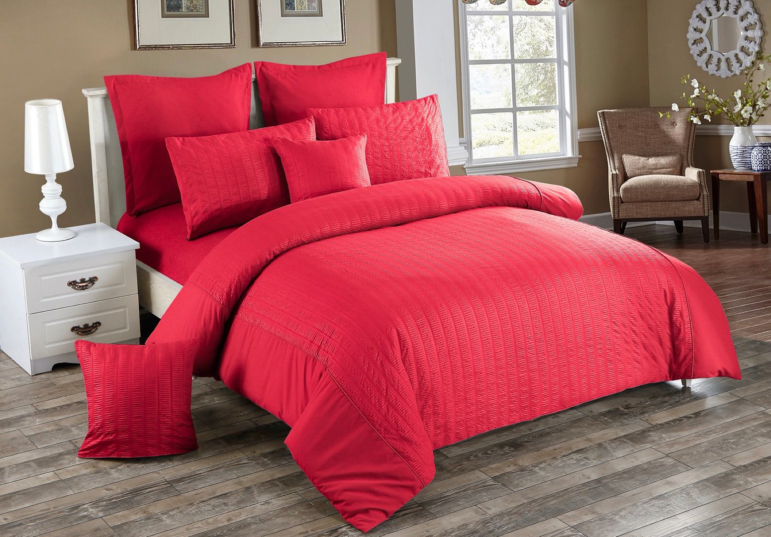 V493-PASK-04-88057-00 Seersucker Super King Size Quilt/Duvet Cover Set - Red - Image 1