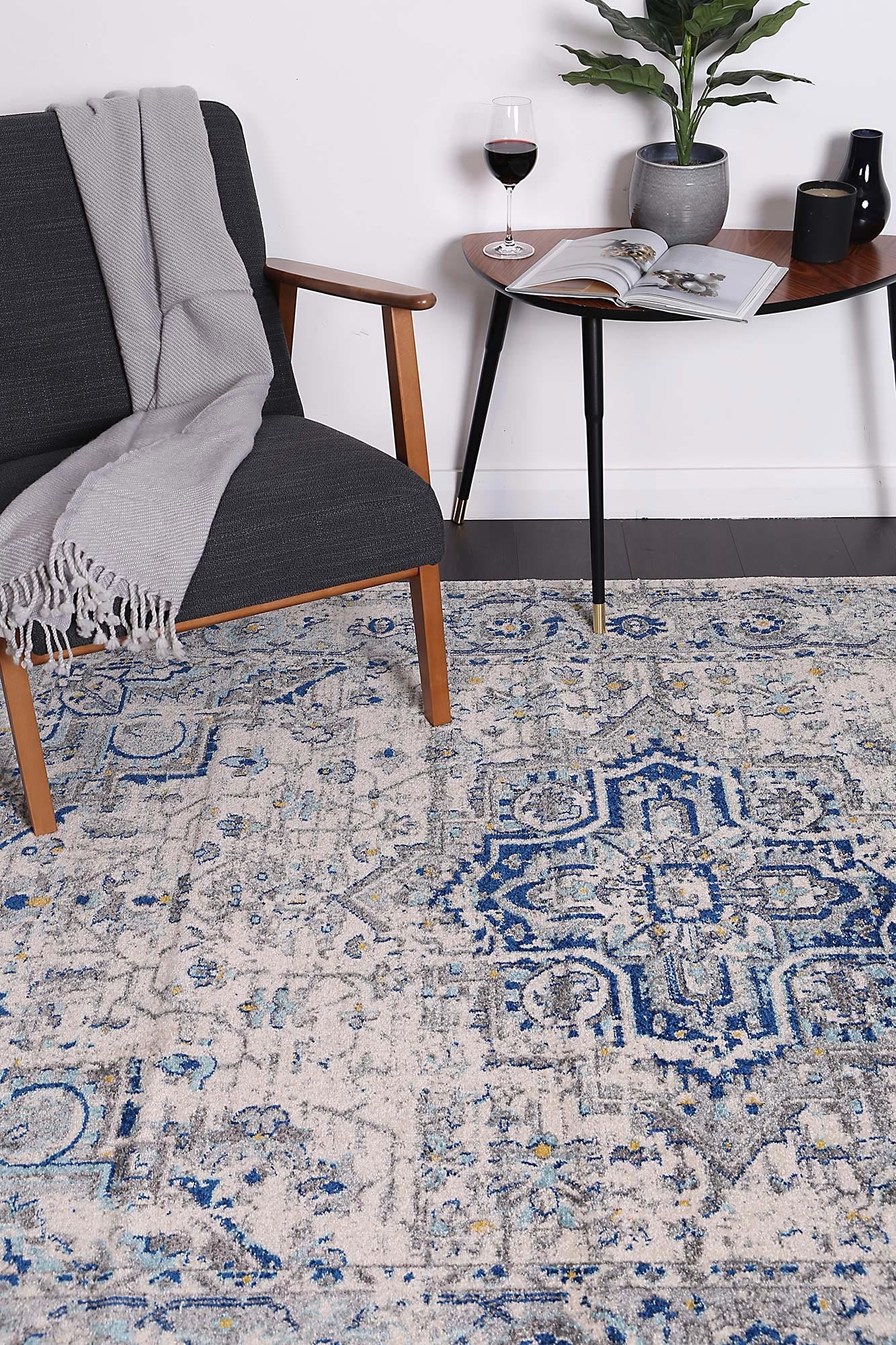 V516-DELI200DEL26-131700-00 delicate-melissa-ivory-blue-rug 200x290 - Image 1
