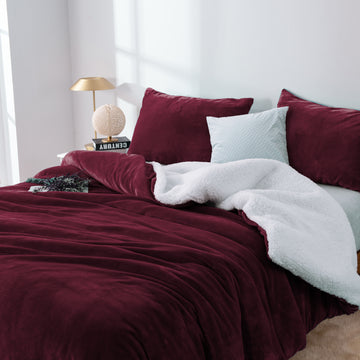 V517-TSDCB-K-AUB-94751-00 2 in 1 teddy sherpa duvet cover set and blanket king aubergine - Image 1