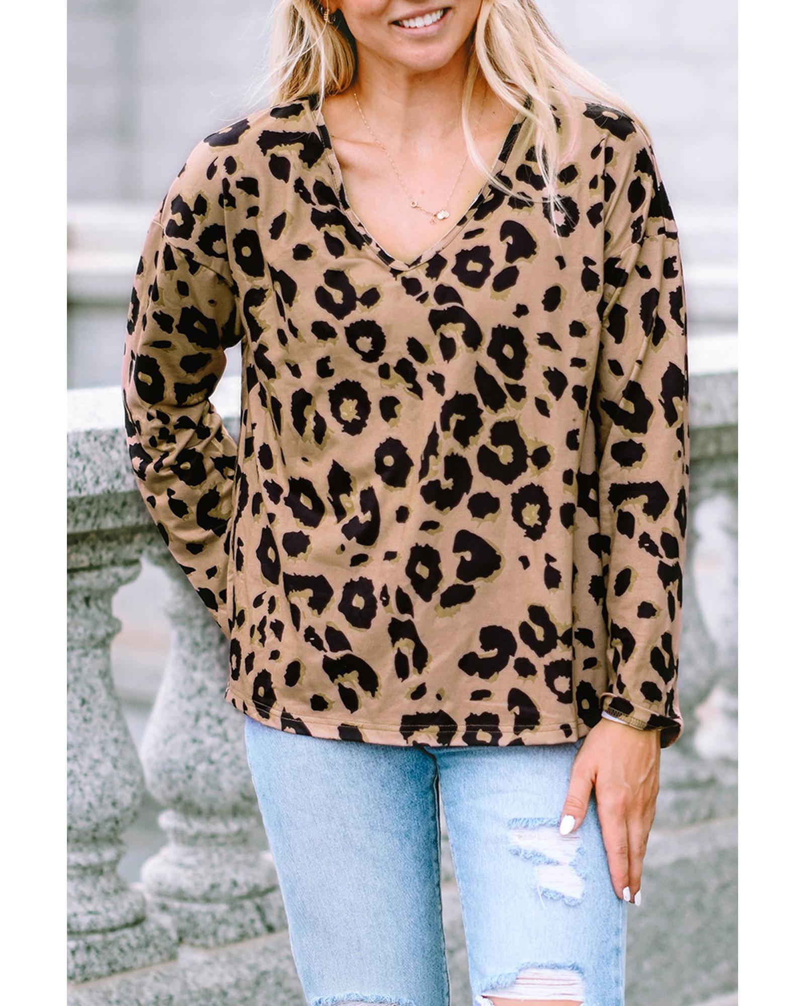 V539-AZEXDC25121724-17-L-202508260855-00 Azura Exchange Leopard Print V Neck Long Sleeve Top - L - Image 1
