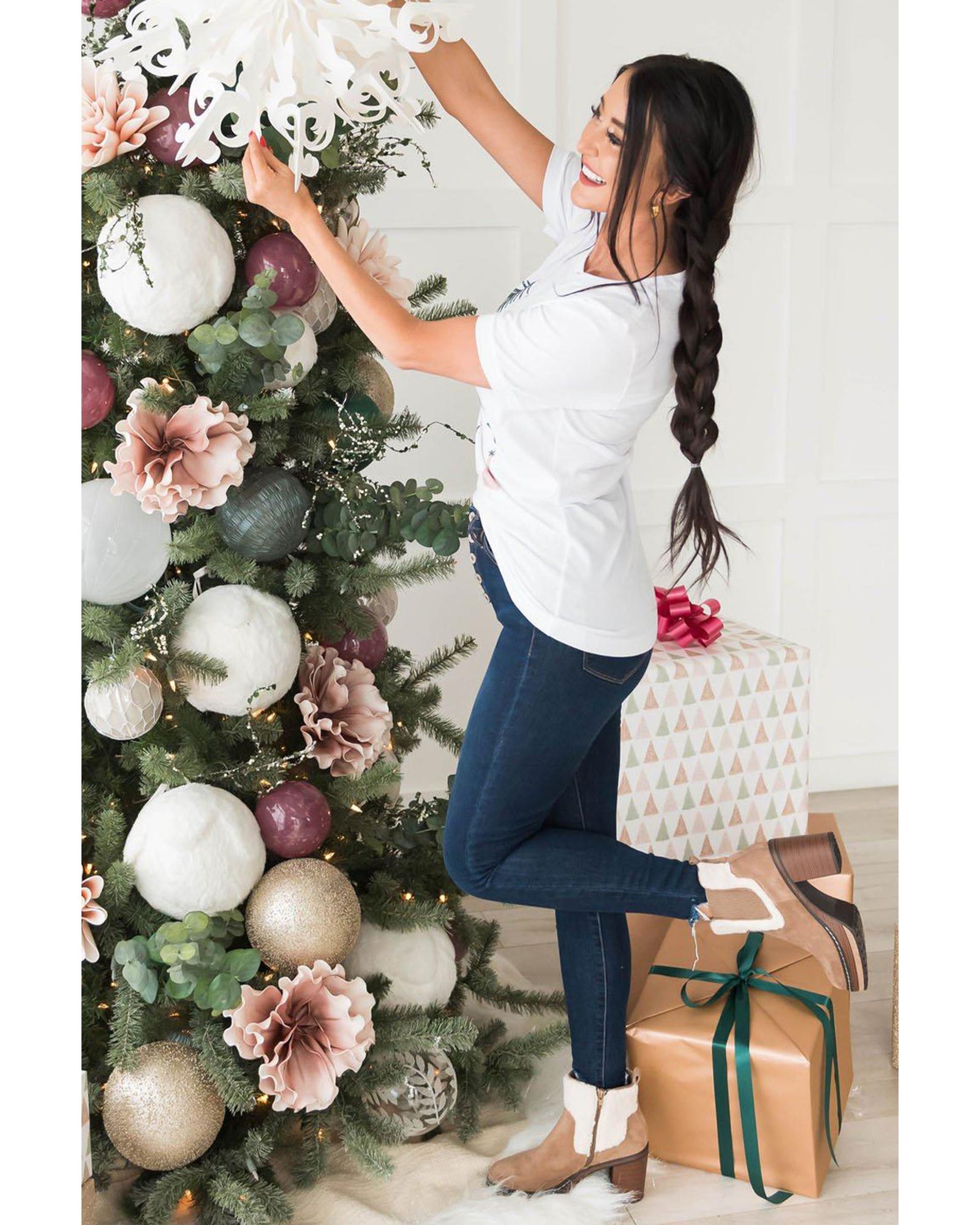 V539-AZEXDC25219083-1-L-202508261840-00 Azura Exchange Christmas Tree Graphic Tee - L - Image 1