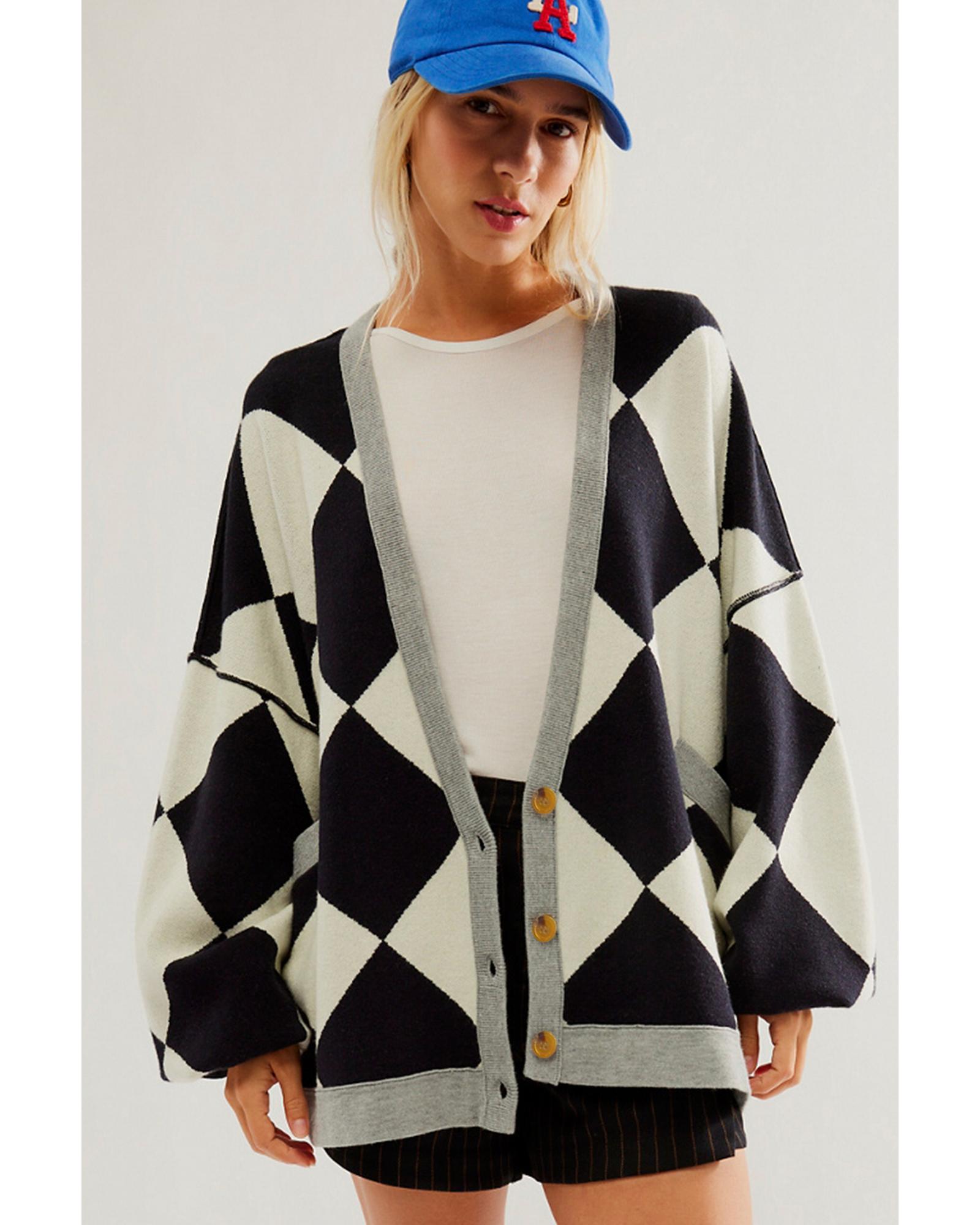 V539-AZEXDC2711645-P222-2XL-202508300310-00 Black Colorblock Drop Shoulder Buttoned Loose Cardigan - 2XL - Image 1