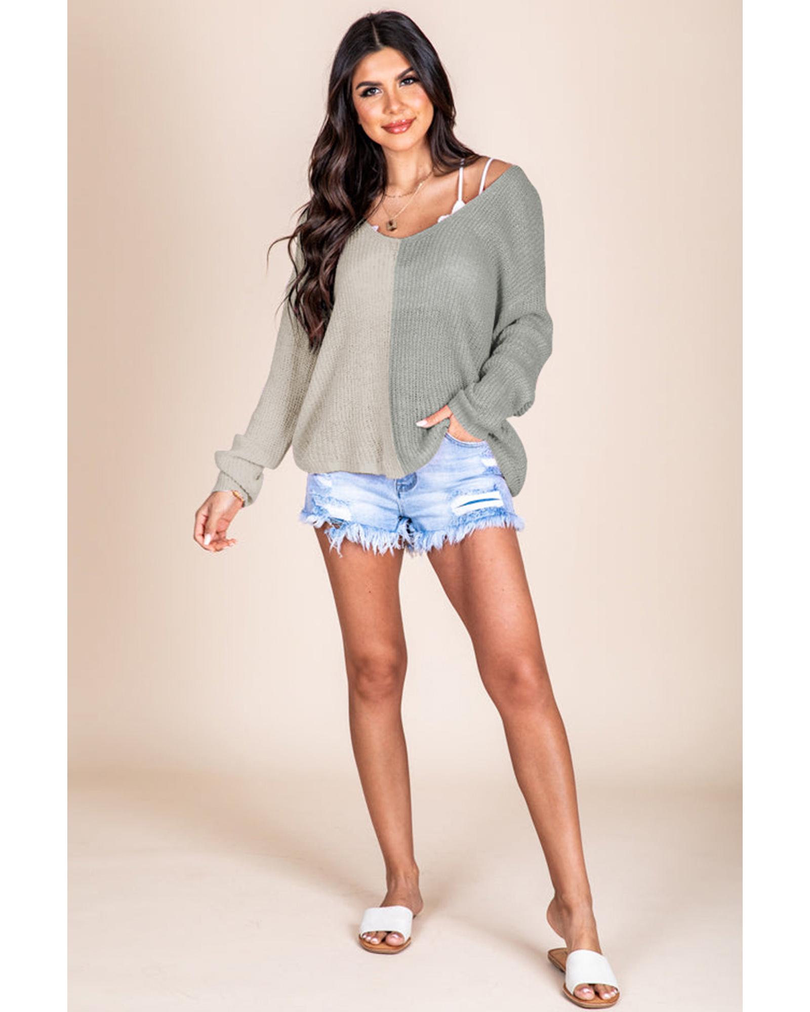 V539-AZEXDC2723030-11-M-202508282055-00 Azura Exchange Gray Long Sleeve V-Neck Colorblock Sweater - M - Image 1