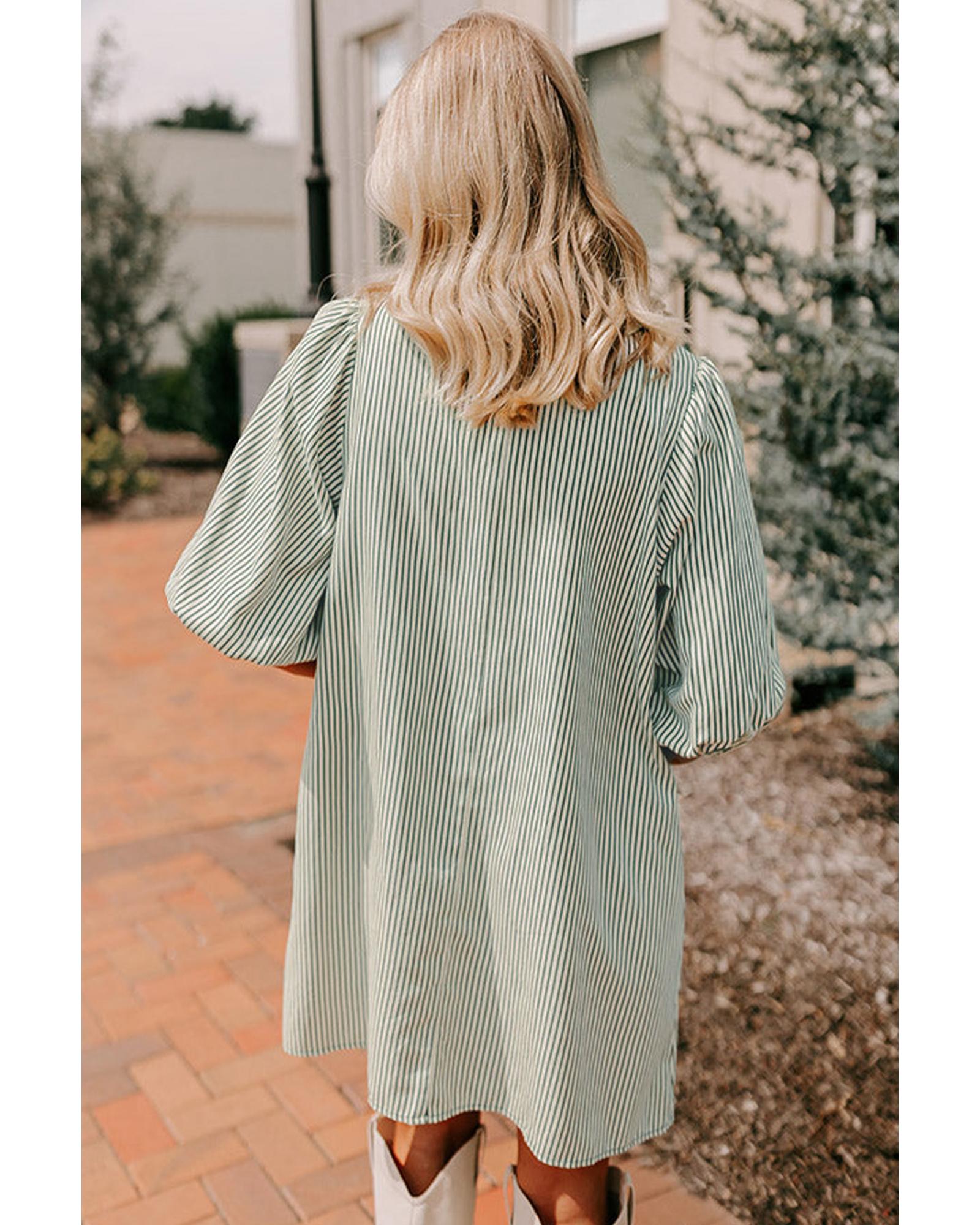 V539-AZEXDC6123183-P920-M-202508301305-00 Green Patch Pockets Button Down Short Puff Sleeve Dress - M - Image 1