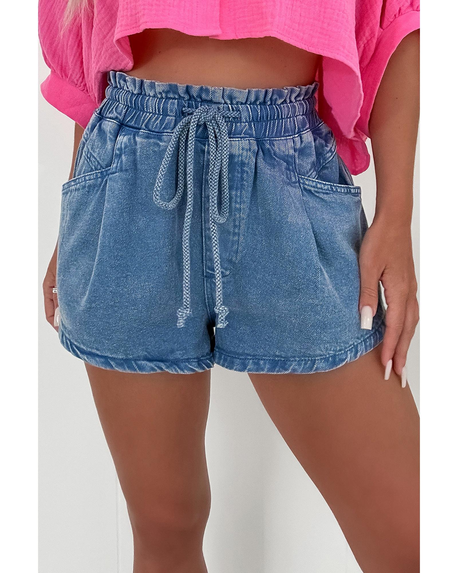 V539-AZEXDC7831766-P604-12-202506150810-00 Ashleigh Blue Drawstring High Waist Casual Denim Shorts with Pockets - 12 US - Image 1