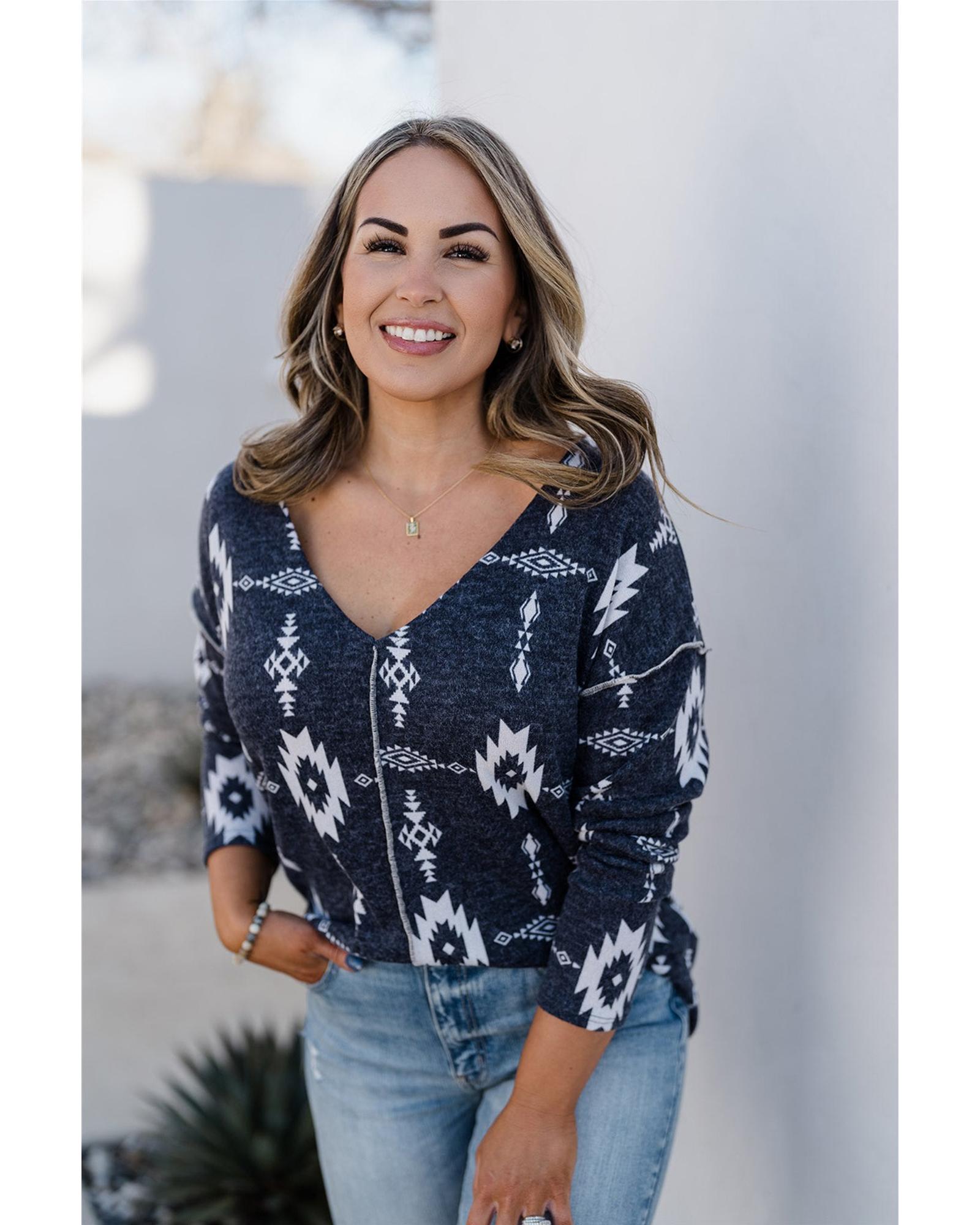 V539-AZEXPL2511281-11-3X-202508310825-00 Gray Plus Size Aztec Print Exposed Seam Top - 3X - Image 1