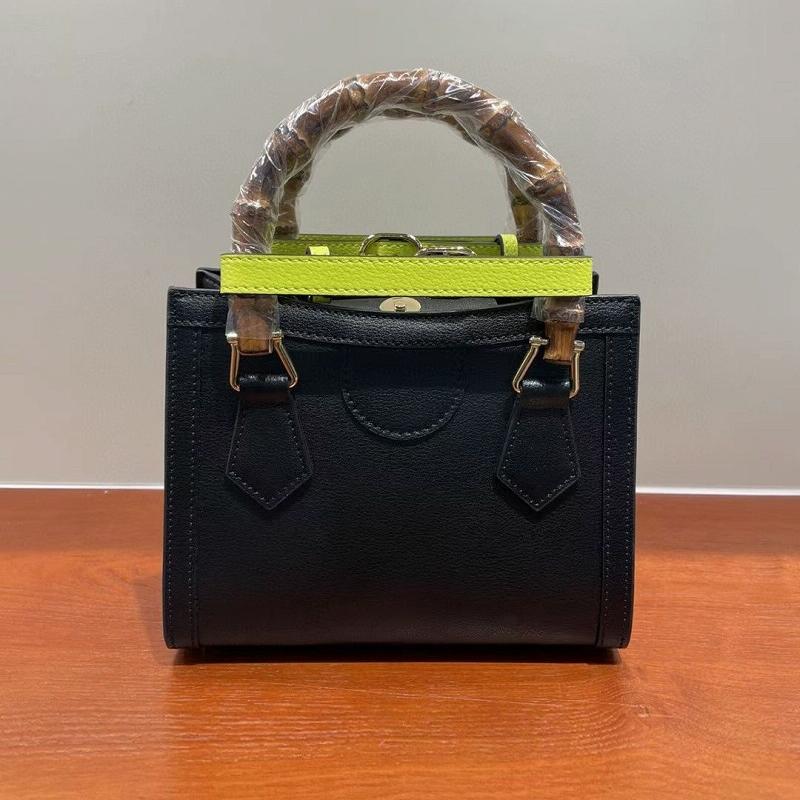 V562-A104823050DBT-202504251516-00 Versatile Bacchus Shoulder Bag in First Layer Cowhide - Black - Image 1