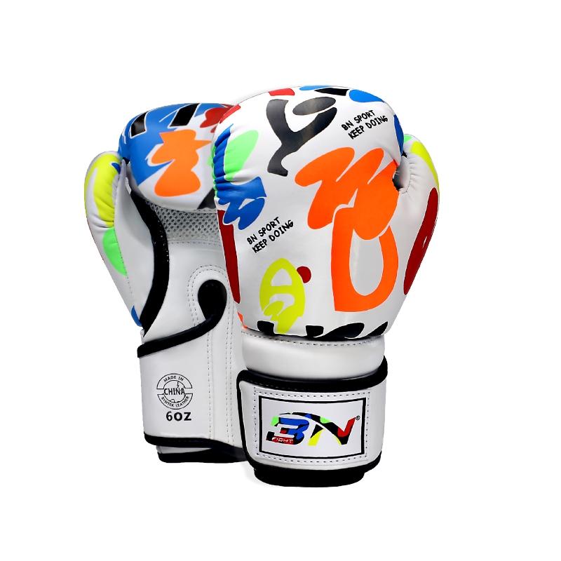 V562-B1066649450DBT-202503072120-00 Kids' 6Oz Boxing Gloves For Training And Fighting - Graffiti Design - White - Image 1