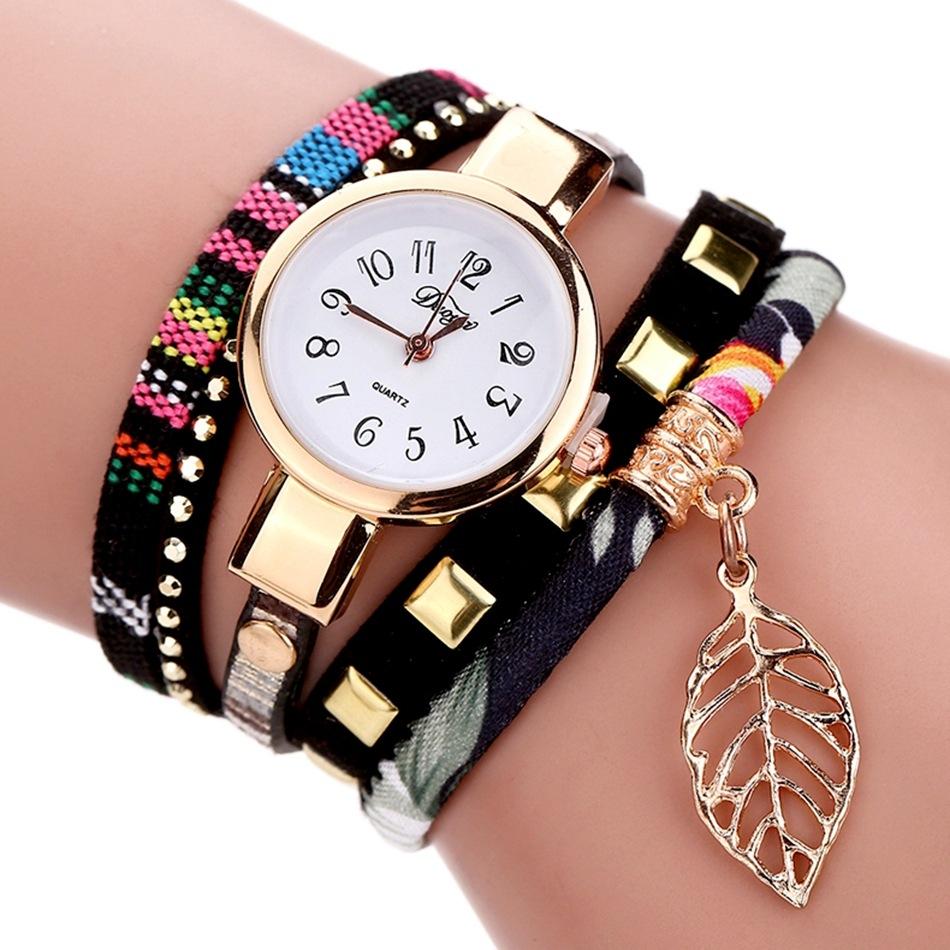 V562-C1053857550DBT-202505271121-00 Leaf Pendant Quartz Bracelet Watch for Women - Black - Image 1