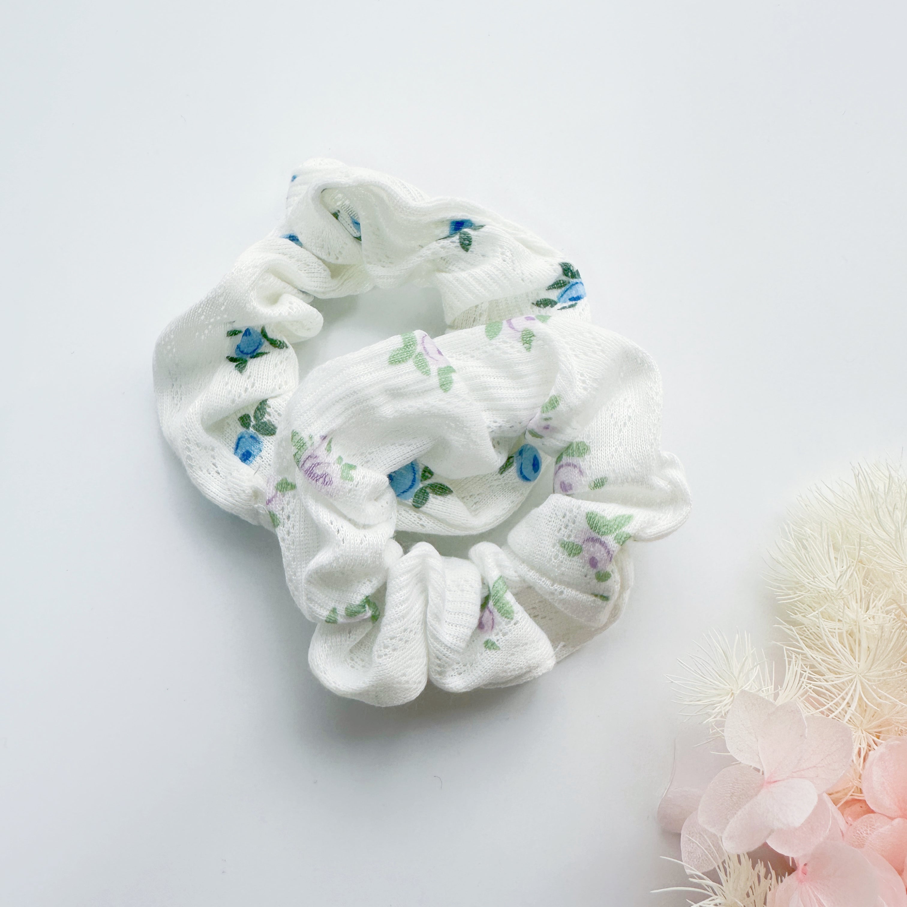 V659-SRCUNCHIES-2P-ROSE-L-161050-00 MANGO JELLY Scrunchies 2P - Tiny Roses - Image 1