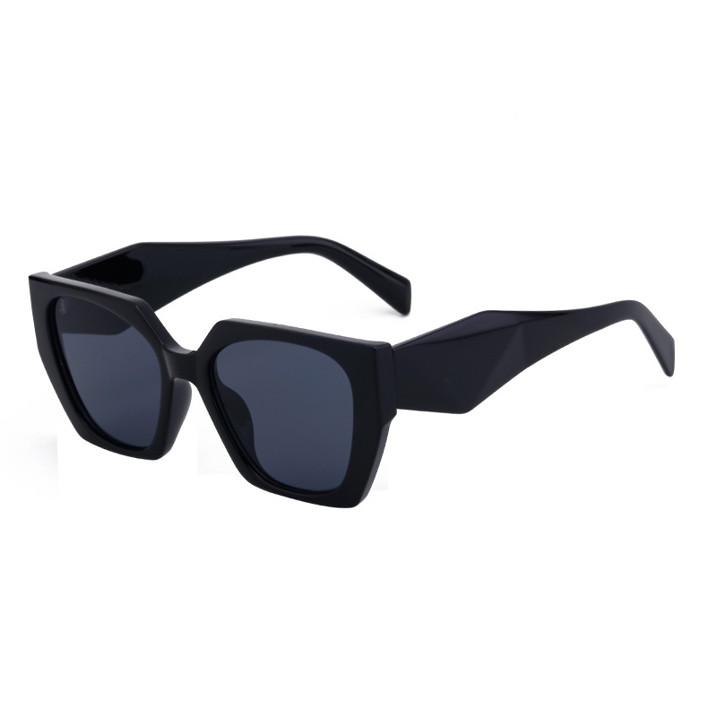V888-ELOSUNG10586-205532-00 Bold Oversized Black Frame Sunglasses | UV400 Designer Fashion Shades - Image 1