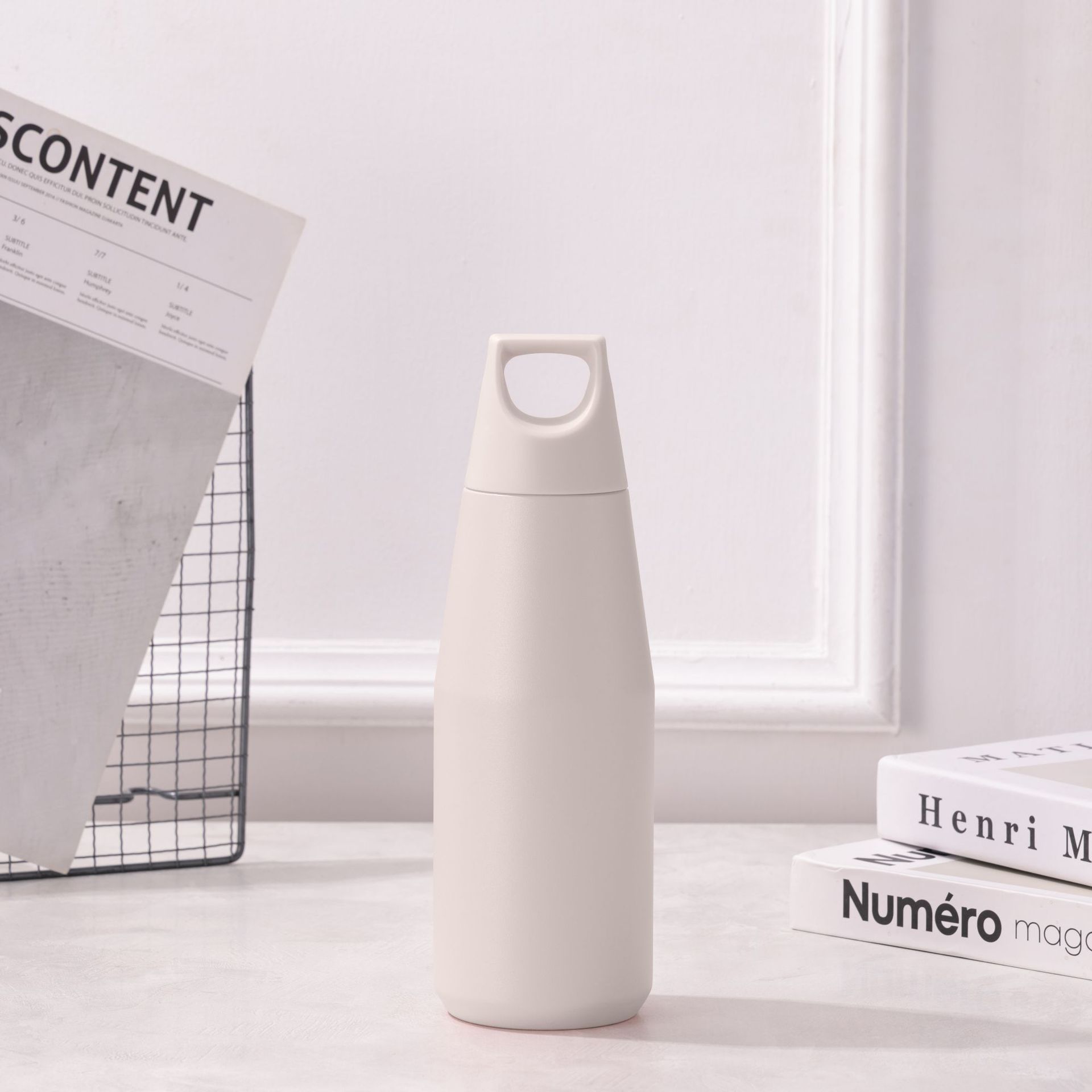 V888-ELOSUNG12400-211981-00 White 316 Stainless Steel 580ml Insulated Bottle - American Tapered Design, Outdoor Sports, Large Capacity Cola Water Flask - Image 1