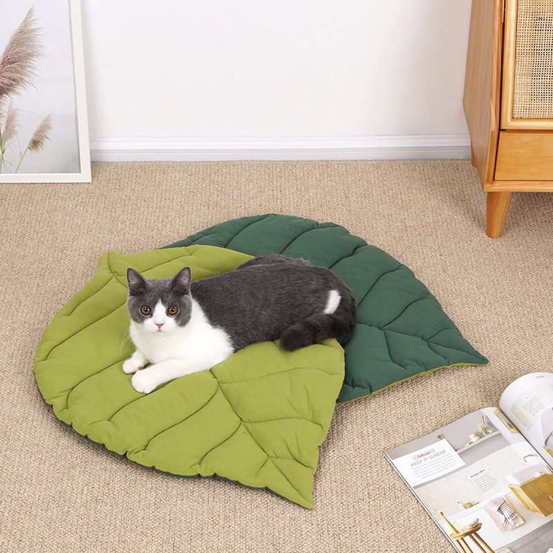 V888-ELOSUNG13473-211757-00 1 Pcs Green Leaf-Shaped Pet Sleeping Mat - Durable Dog Floor Pad & Cat Bed for Sleeping and Playtime - Image 1