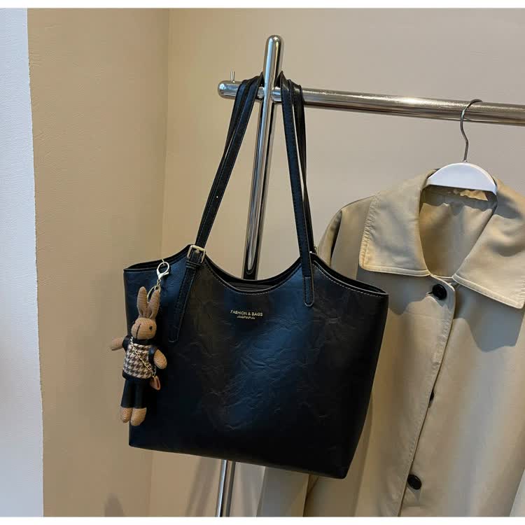 V888-ELOSUNG16294-215568-00 Black Elegant Black PU Leather Tote Bag with Cute Bear Keychain - Large Capacity Handbag for Women (38 x 26 x 13 cm) - Image 1