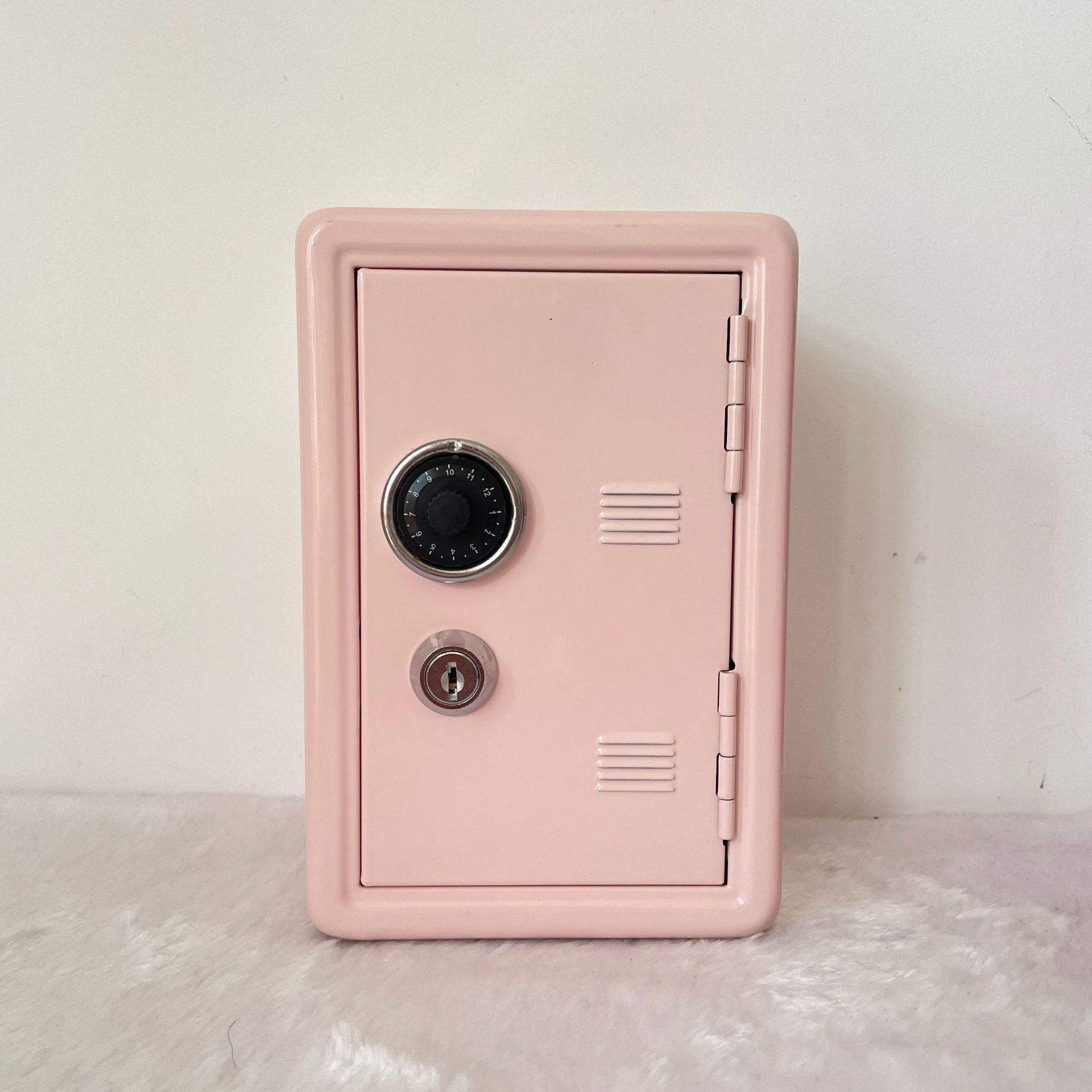 V888-ELOSUNG16579-216614-00 Light Pink Mini Metal Safe Box with Combination Lock and Key - Compact Security Storage - Image 1
