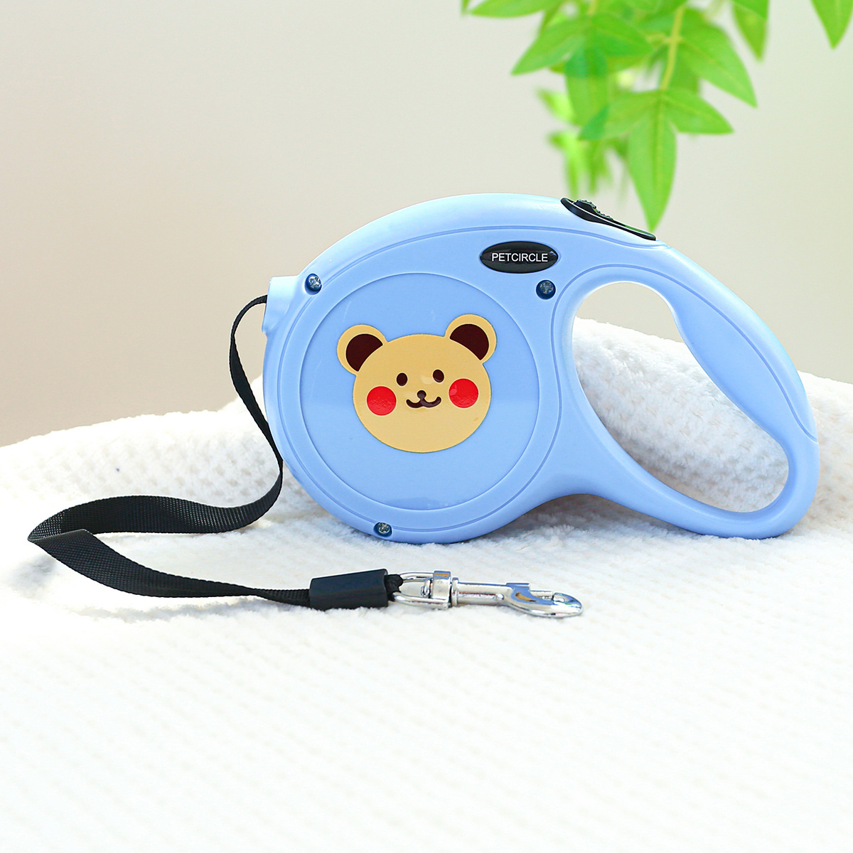 V888-ELOSUNG19744-202503131531-00 Blue Bear Wonderful 5m Cartoon Retractable Dog Leash for Golden Retriever & Poodle Puppies - Durable, Tangle-Free Pet Walking Essential - Image 1
