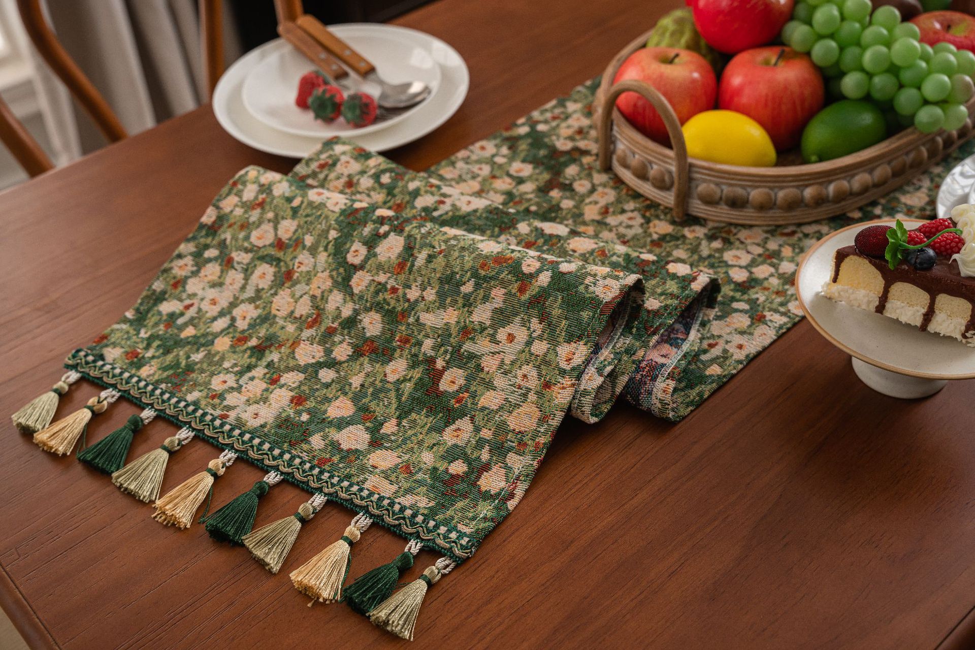 V888-ELOSUNG22357-202503251535-00 Floral Table Runner with Tassels - Jacquard Green Farmhouse Style (33x160cm) - Image 1
