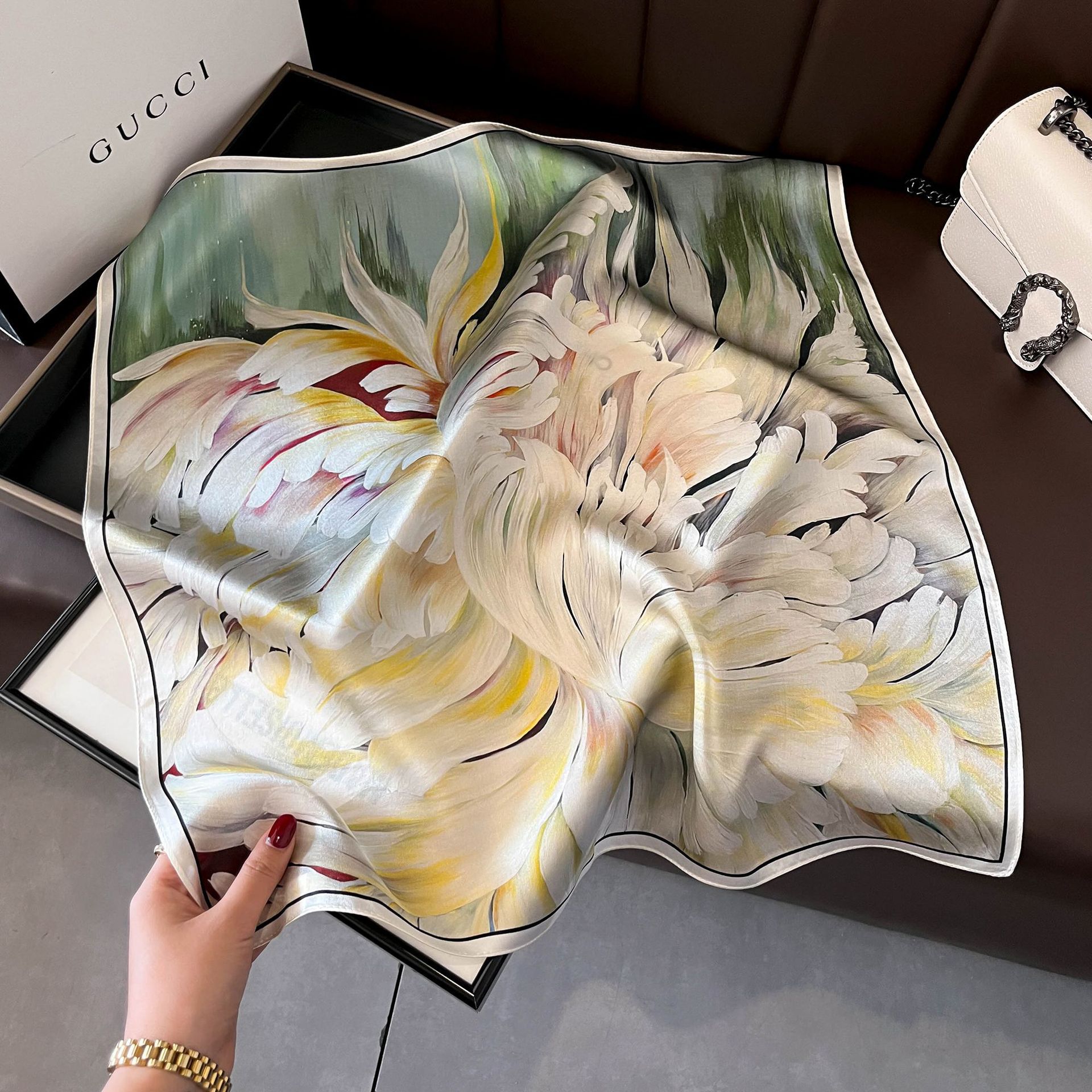 V888-ELOSUNG22470-202503251756-00 Green+White Pure Silk Scarf - Elegant Flower Design, Square Handkerchief (Style 5) - Image 1