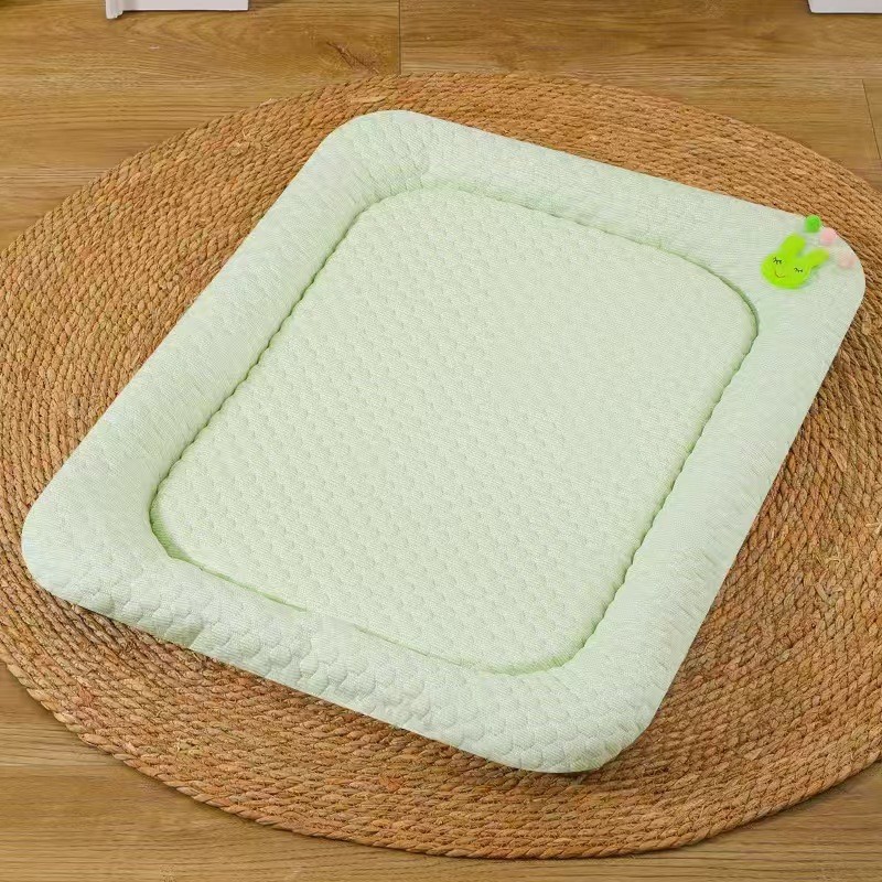 V888-ELOSUNG22868-202504141715-00 Green Breathable Cooling Pet Mat - Ice Bean Summer Bed for Small Dogs (M : 42x58cm) - Image 1
