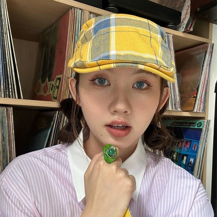 V888-ELOSUNG22875-202504141720-00 2-PCS Yellow Lightweight Checkered Flat Cap - Adjustable Retro Driver Hat for Men & Women - Image 1