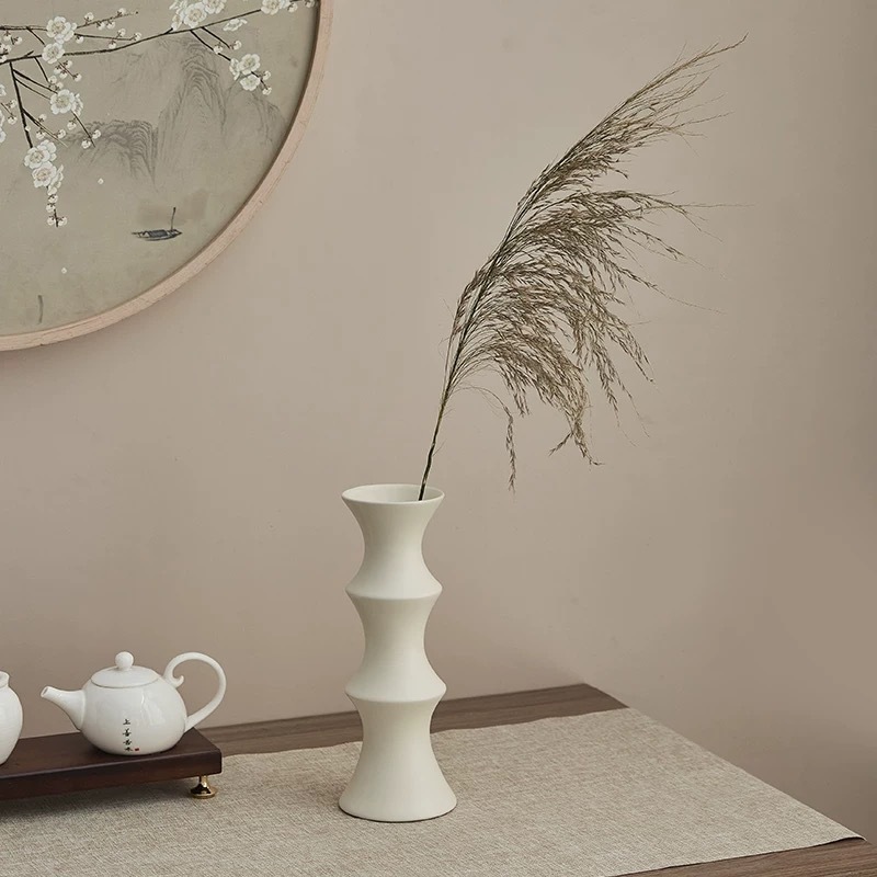 V888-ELOSUNG26225-202504211225-00 Matte White Ceramic Vase - Unique Bamboo Shape Design (25.5x9x7cm) - Image 1