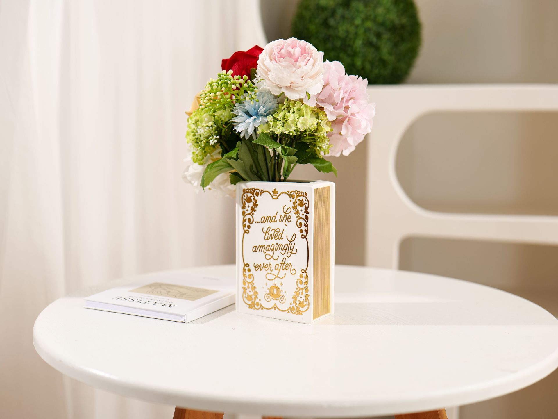 V888-ELOSUNG26928-202505191232-00 Literary Book Vase - Creative Ceramic Planter & Desk Organizer(Golden Book) - Image 1