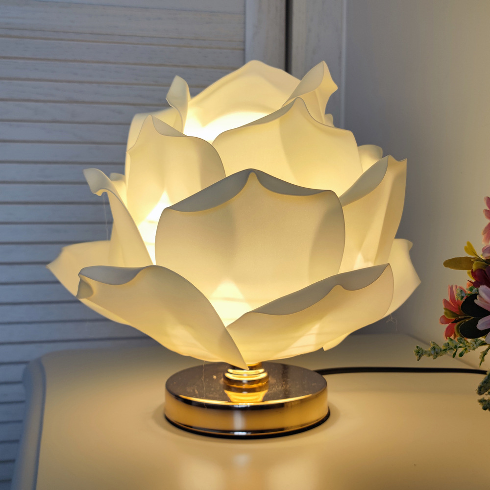 V888-ELOSUNG27280-202504291532-00 Champagne Elegant Lotus Flower Table Lamp - Decorative Bedside Night Light for Bedroom Ambiance - Image 1