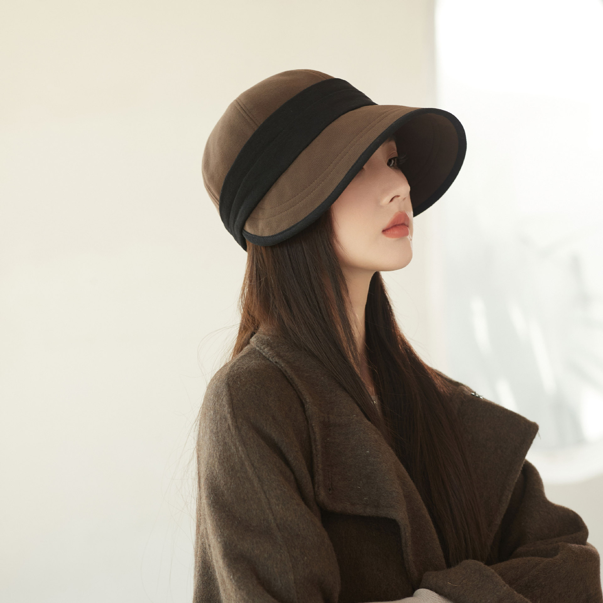 V888-ELOSUNG27467-202505131706-00 Coffee Elegant Warm Bucket Hat - Minimalist Color Block Design, Face-Slimming Style for Autumn & Winter - Image 1