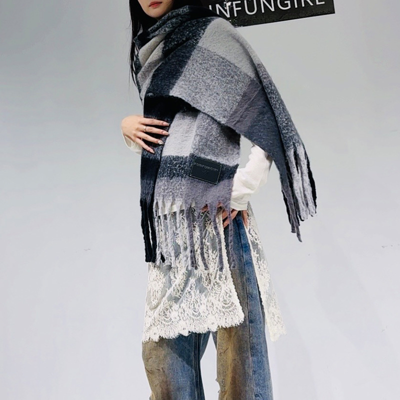 V888-ELOSUNG28399-202505131718-00 Black-grey Classic Plaid Faux Cashmere Winter Scarf - Warm and Stylish 50 x 180 cm Design - Image 1