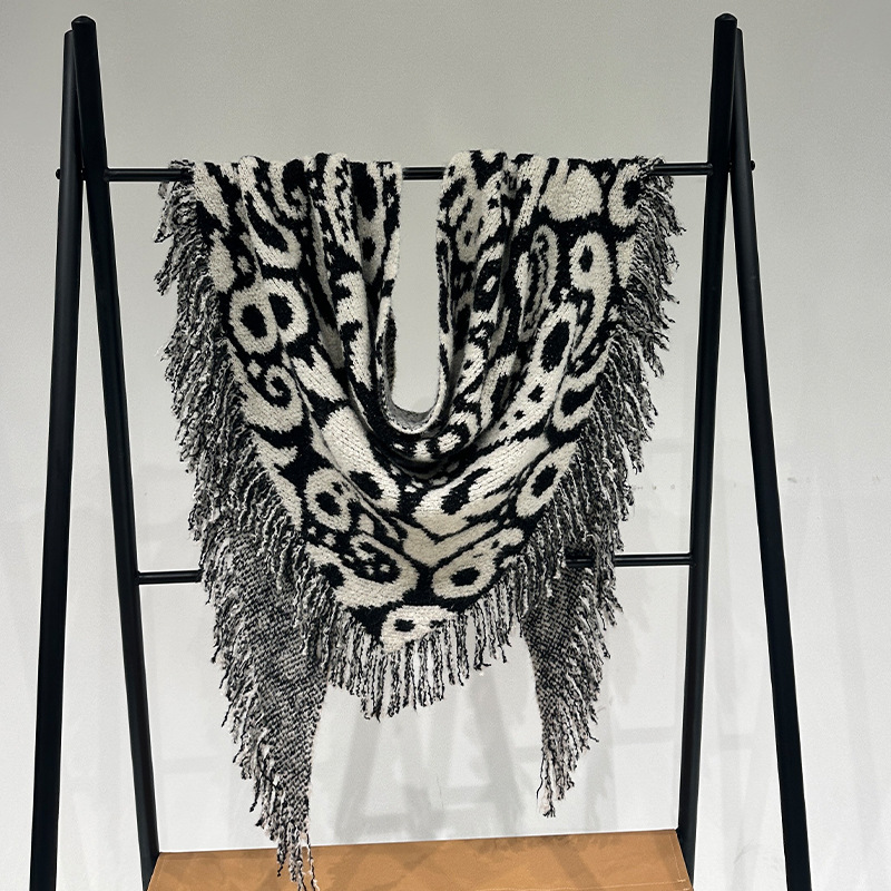 V888-ELOSUNG28404-202505131726-00 Black-white Luxurious Fringe Wool and Lambswool Scarf for Women - Thick Warm 60 x 170 cm Shawl - Image 1
