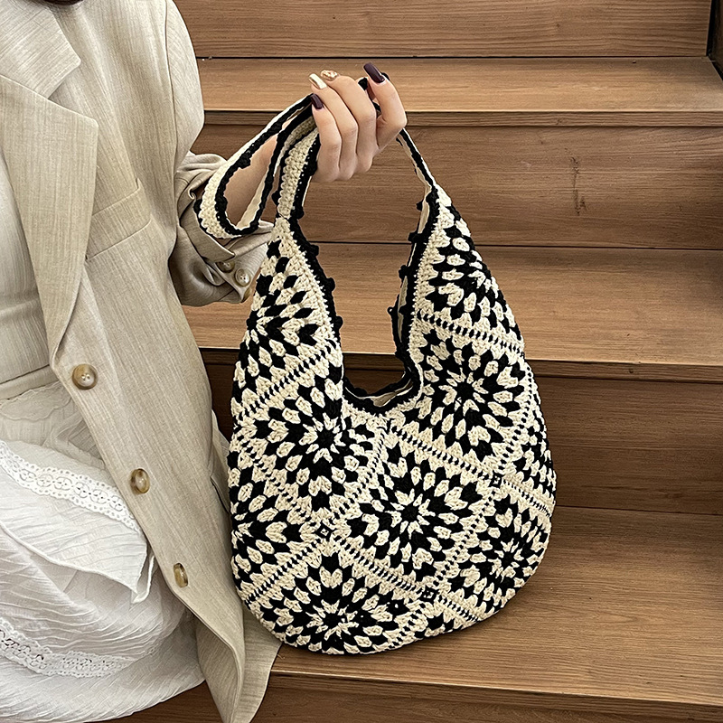 V888-ELOSUNG28483-202505131707-00 Black-white Flower-Patterned Cotton Crochet Tote Bag - Beach and Commute Essential - Image 1