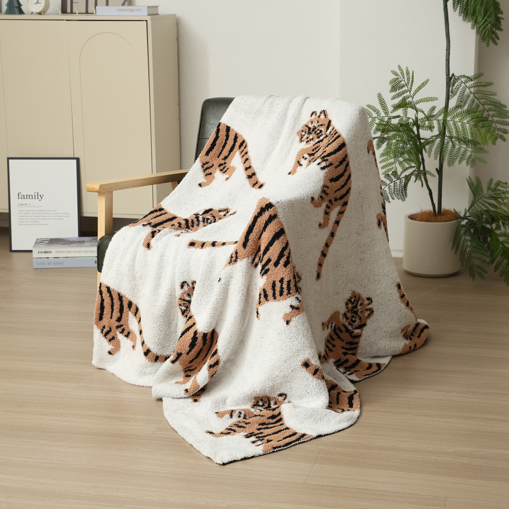 V888-ELOSUNG28780-202505231120-00 Tiger Pattern Knitted Sofa Blanket with Plush Side, 130 x 160 cm, 950g, Ideal for Napping and Office Use - Image 1