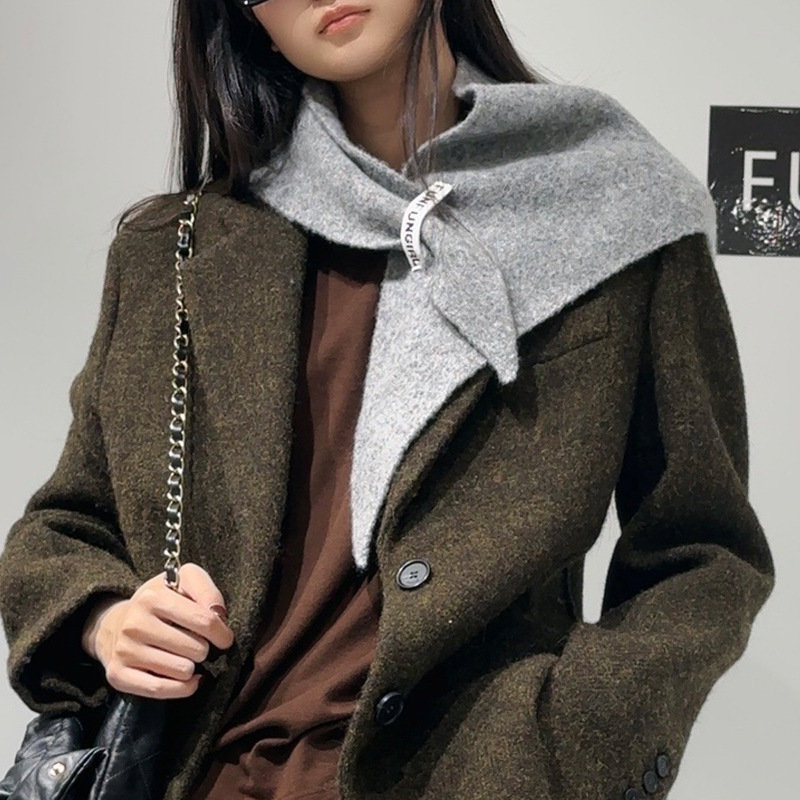 V888-ELOSUNG28789-202505231142-00 2-Piece Light Grey Elegant Wool Blend Triangle Scarf - Luxurious Knit Shawl for Women (39 x 110cm) - Image 1