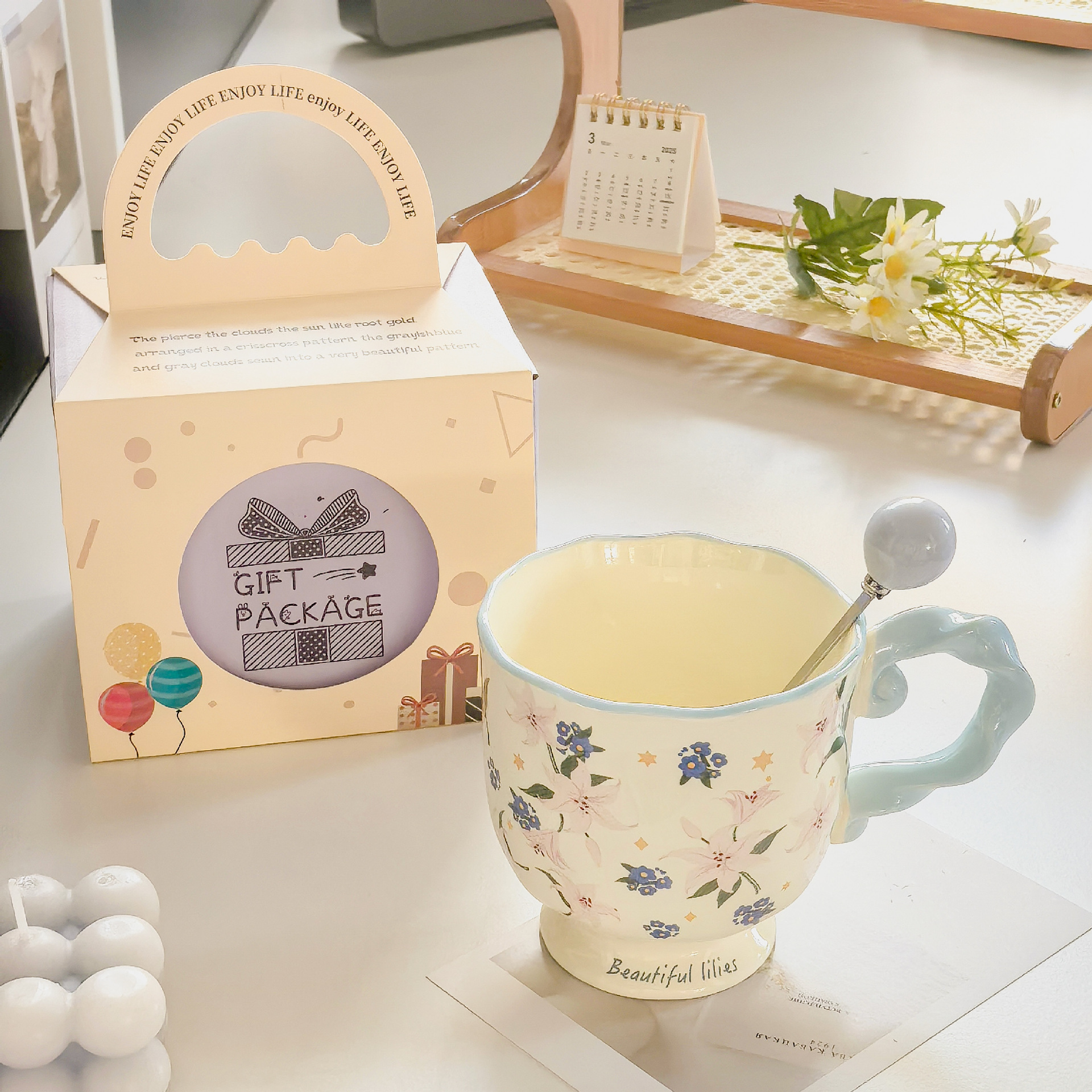 V888-ELOSUNG29115-202505231242-00 Elegant Ceramic Mug with Sculpted Handle,400ml Vintage Inspired Pedestal Design(Blue) - Image 1