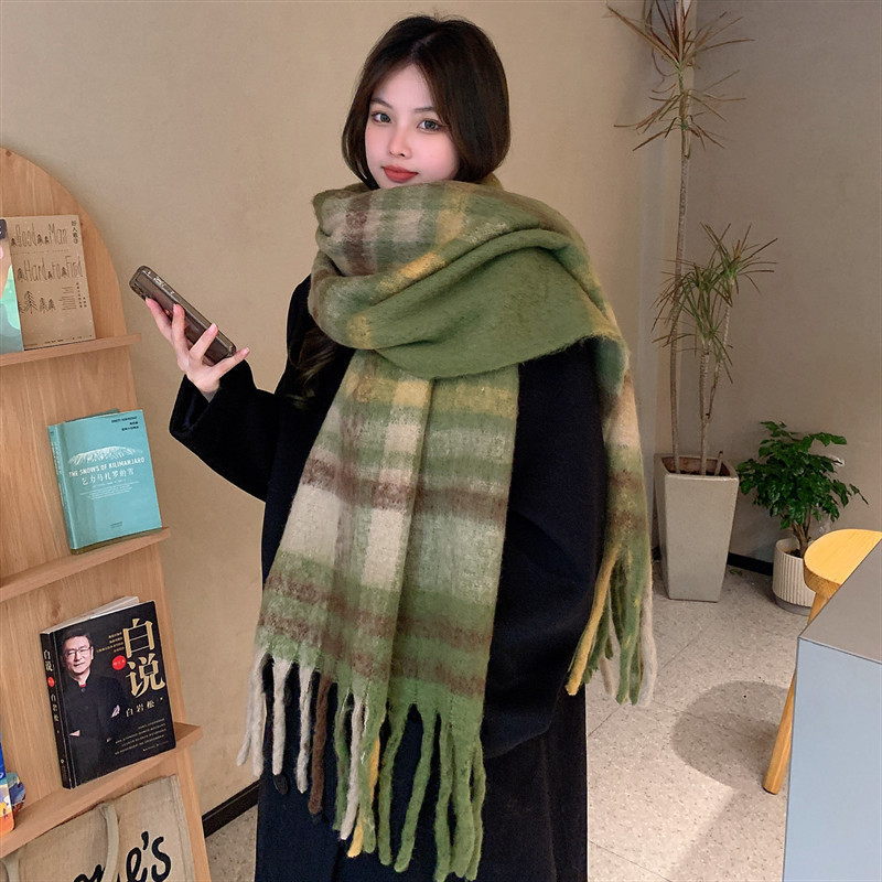 V888-ELOSUNG31036-202505231340-00 Military green Women's Fashion Plaid Scarf - Warm & Stylish Long Neck Warmer (220x40cm) - Image 1